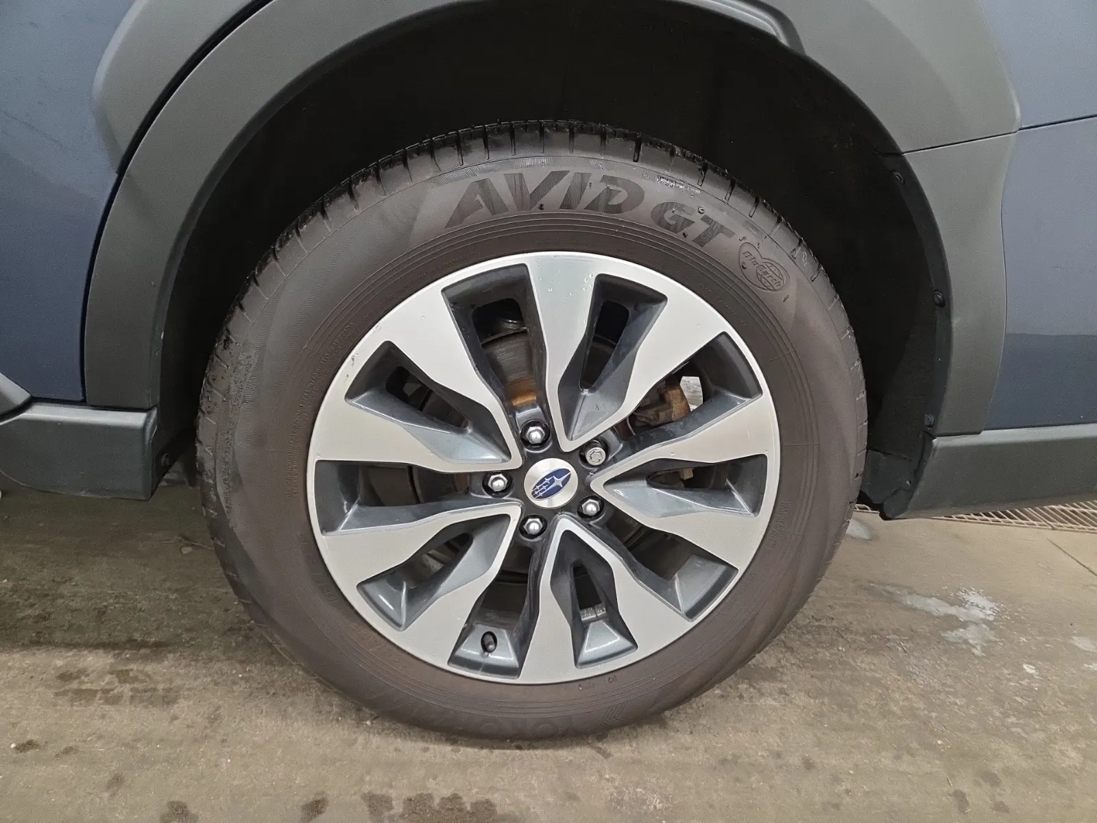 Left Rear Wheel/Tire Photo