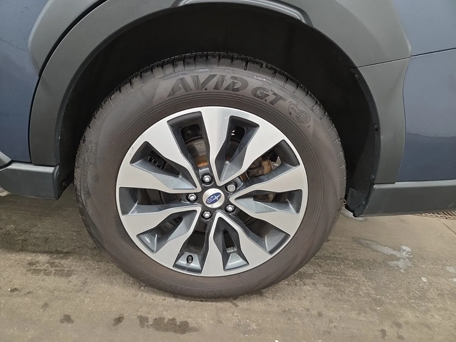 Front driver wheel/tire photo