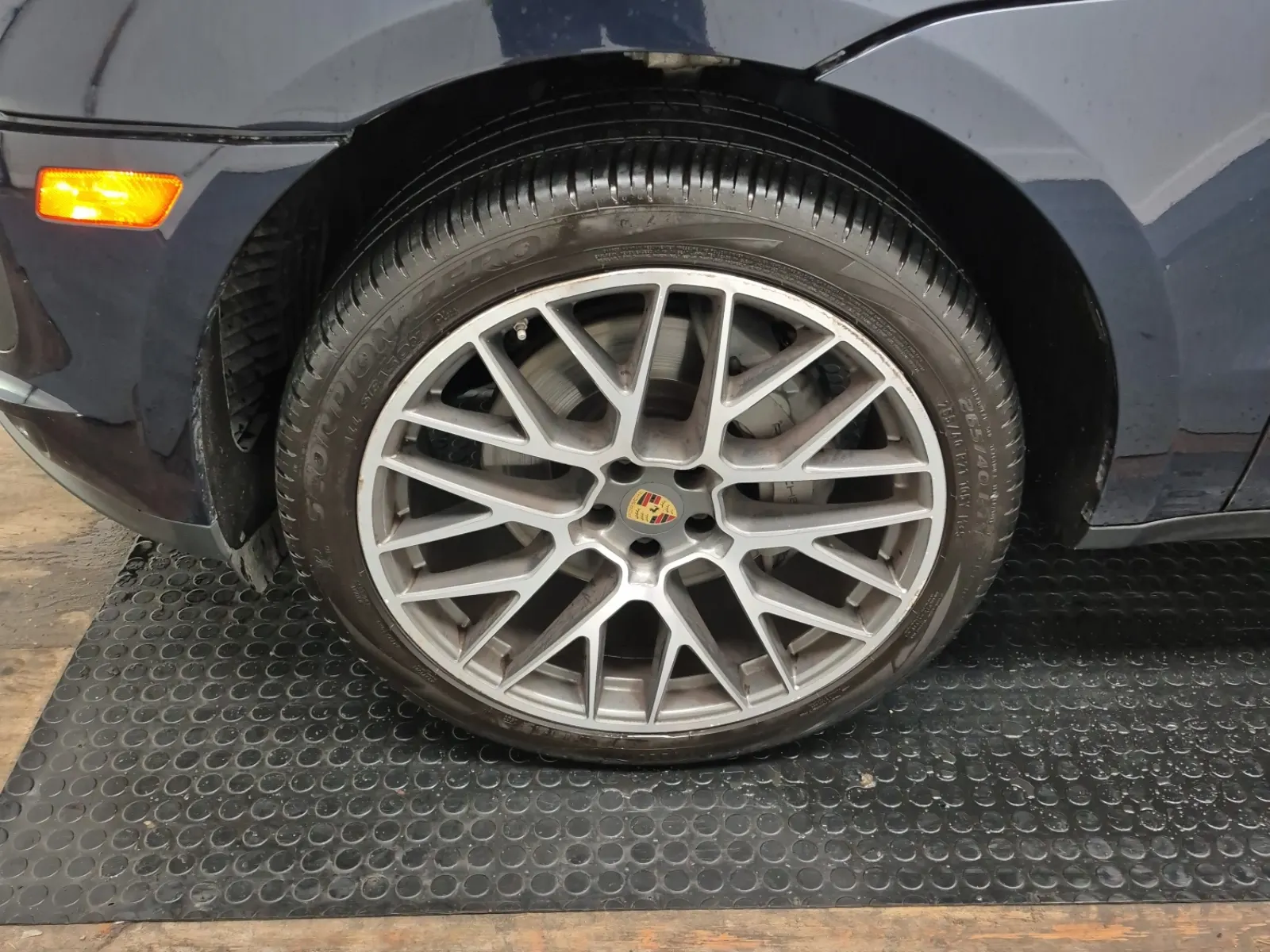 Front driver wheel/tire photo