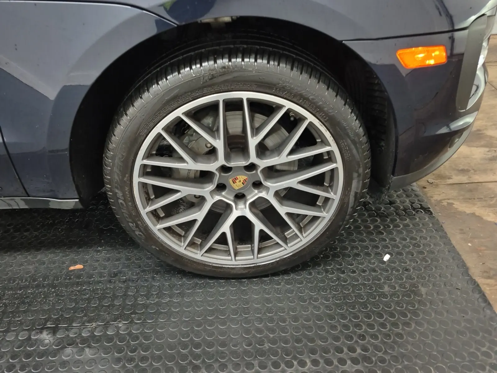 Right Front Wheel/Tire Photo