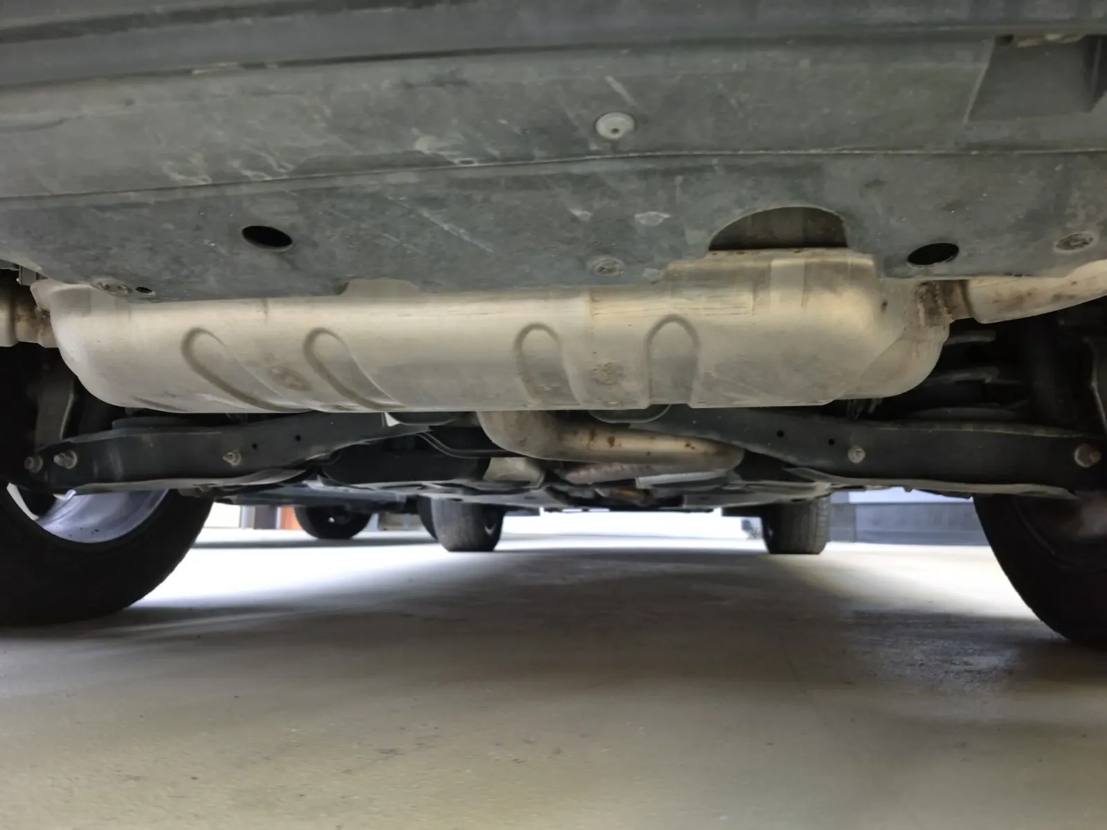 Undercarriage - Rear Photo