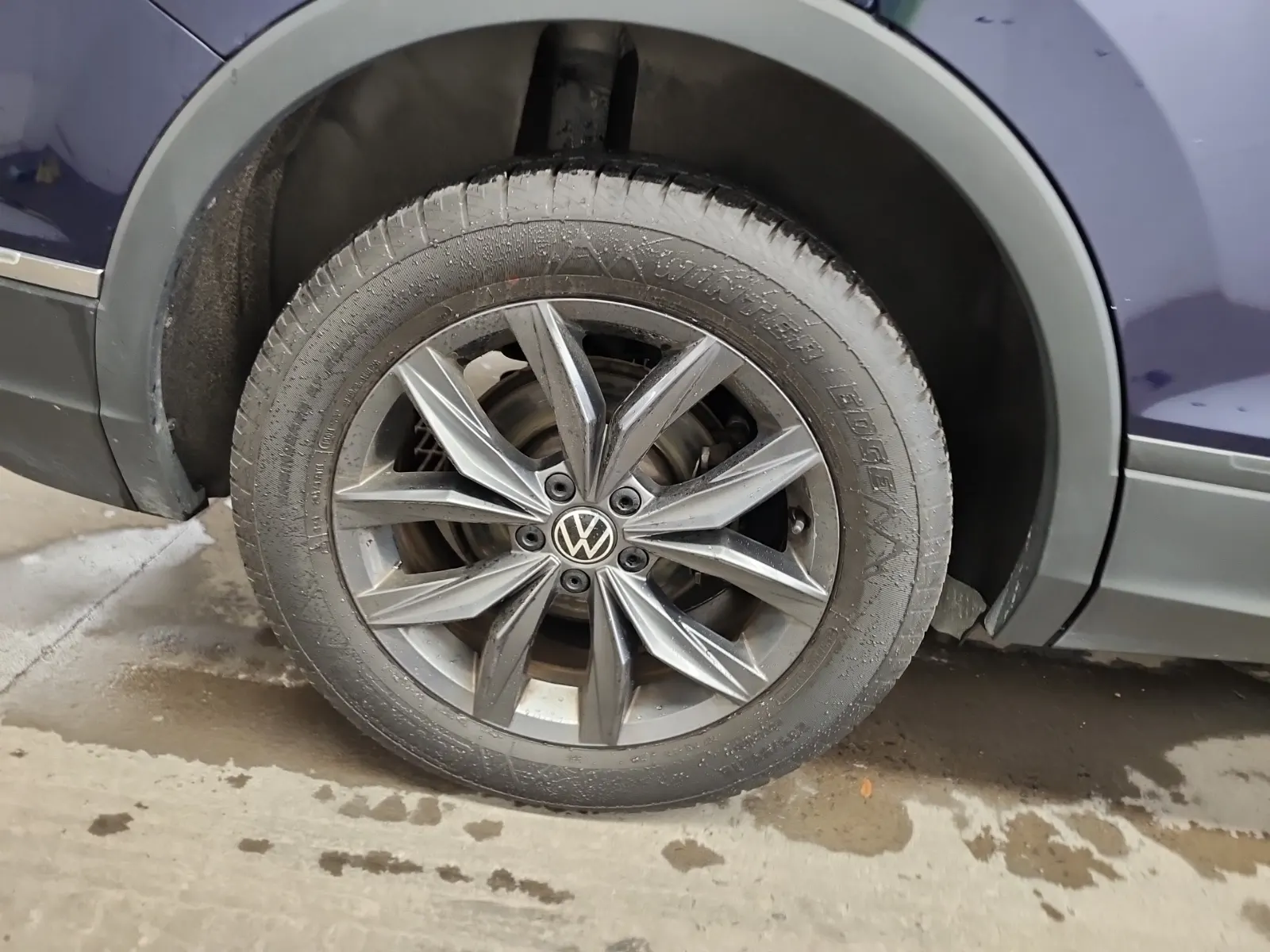 Right Rear Wheel/Tire Photo