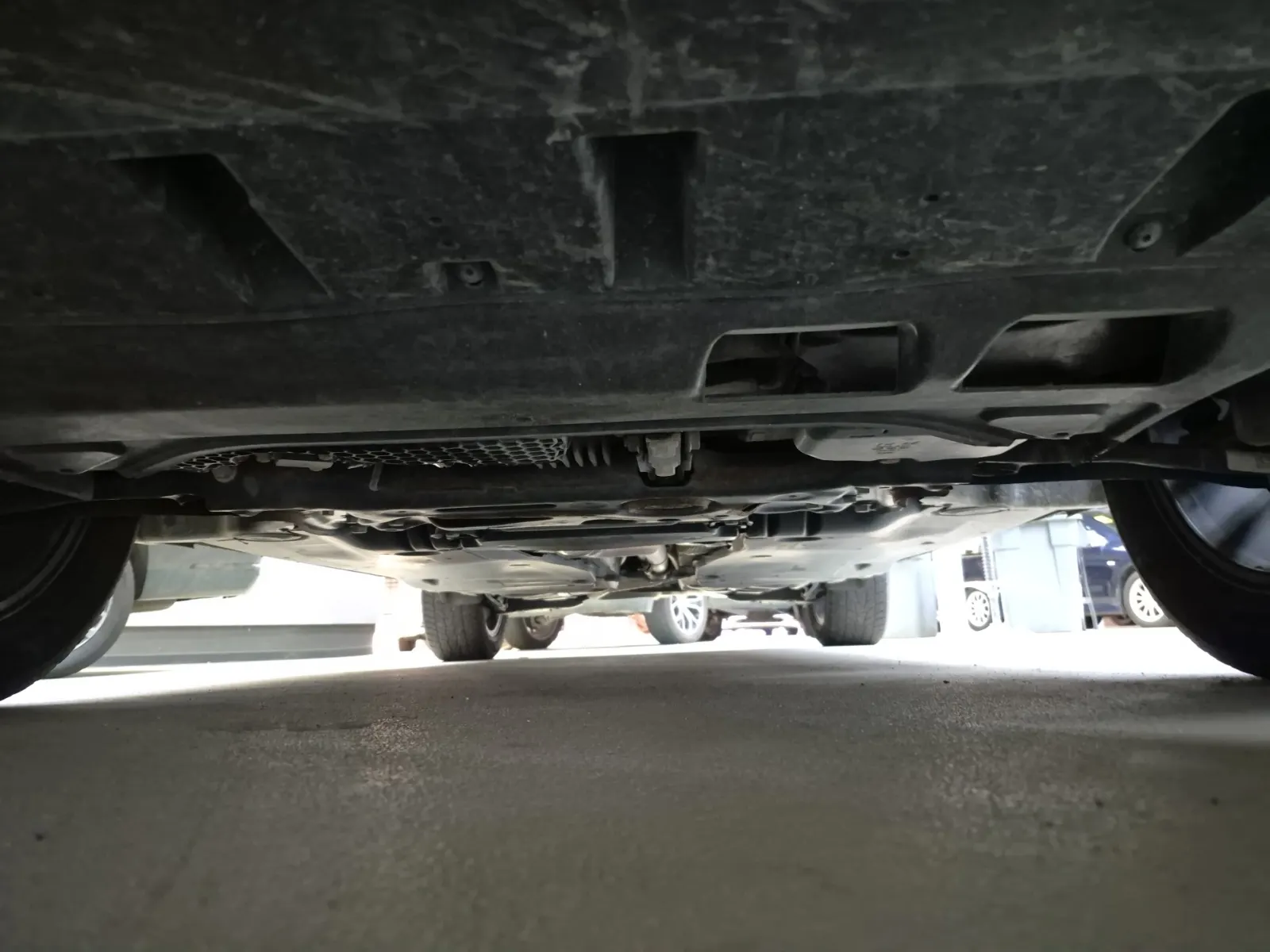 Undercarriage - Front Photo