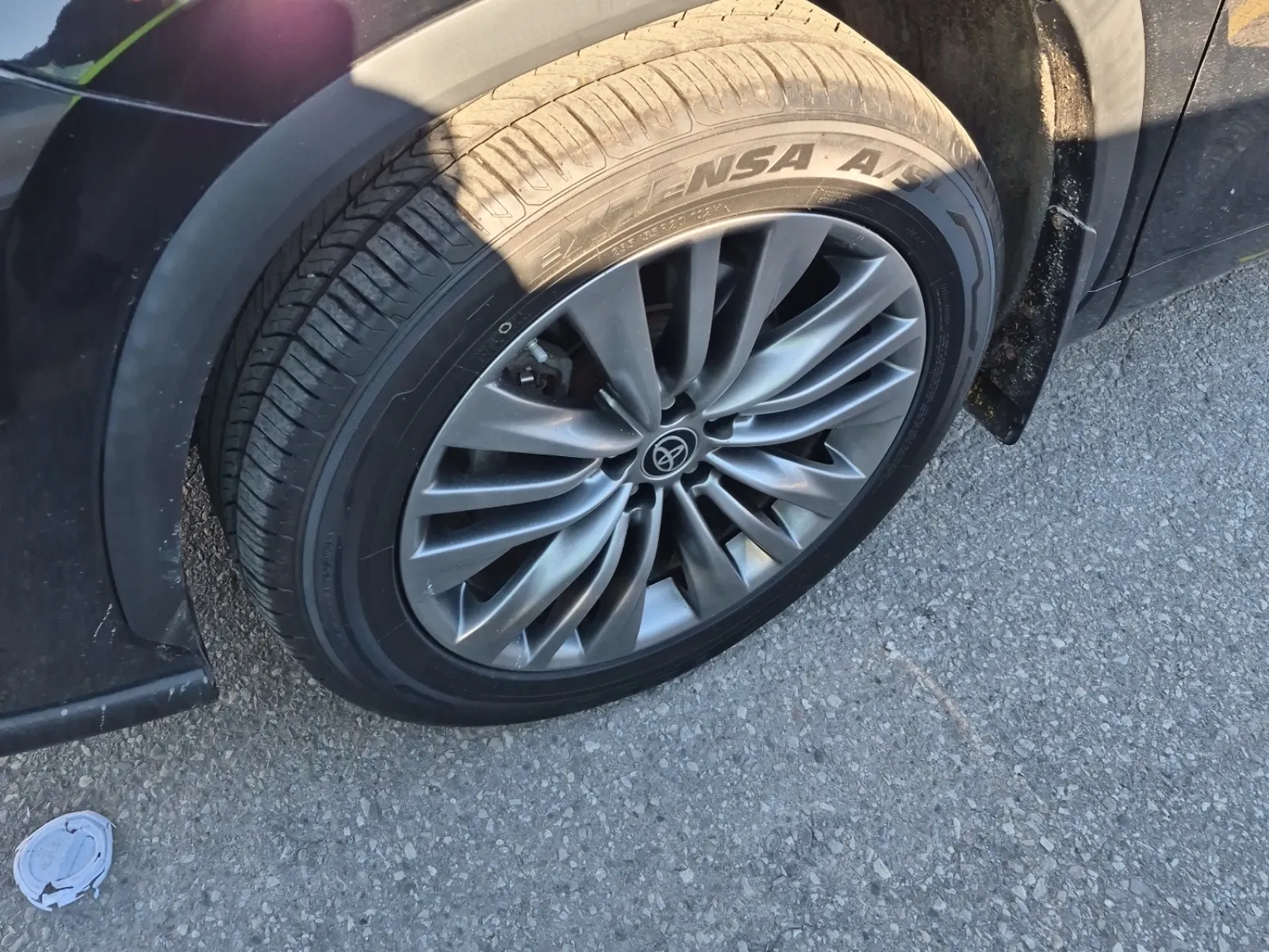 Front driver wheel/tire photo
