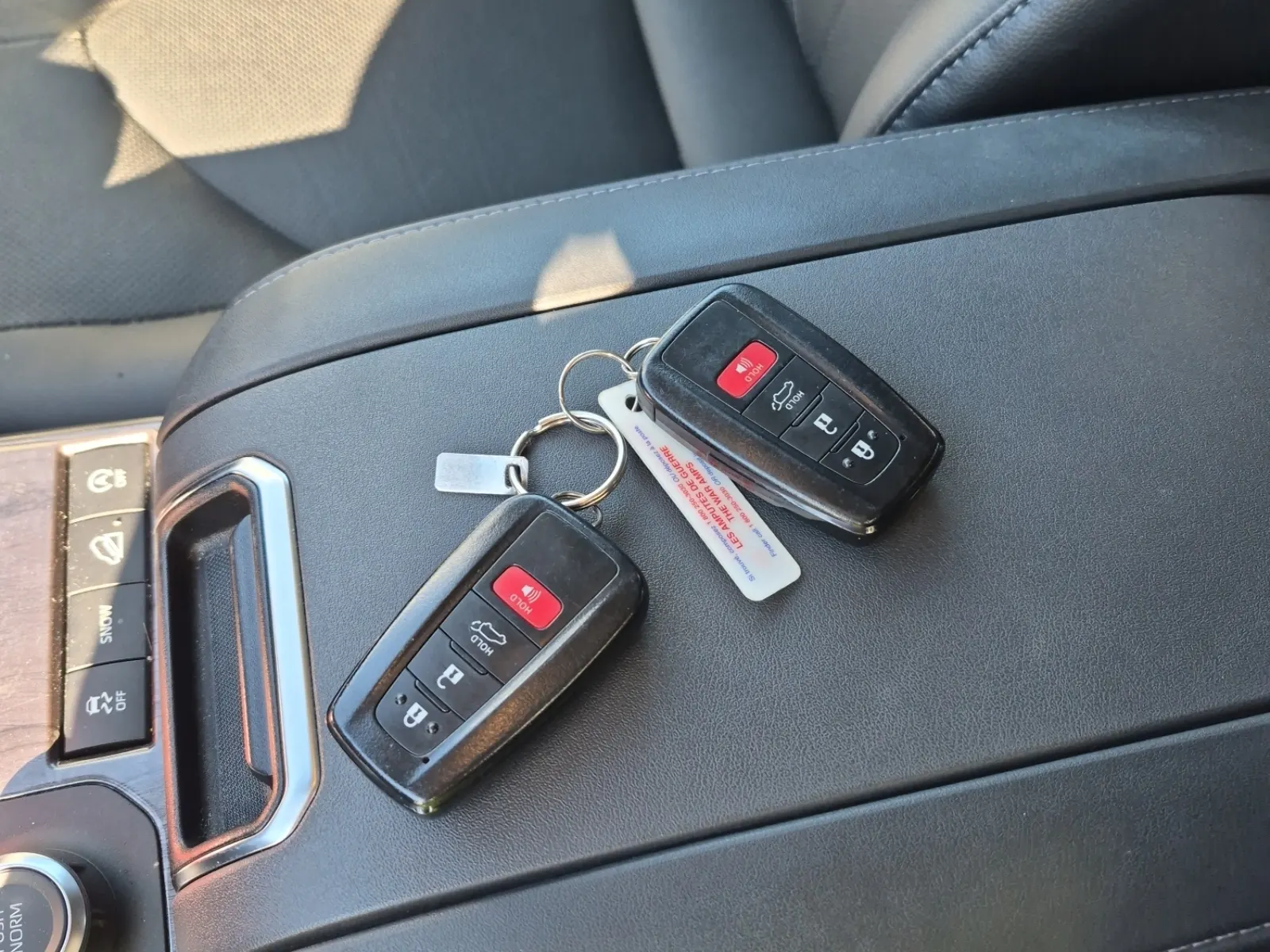 Keys/Fobs/Manual Photo
