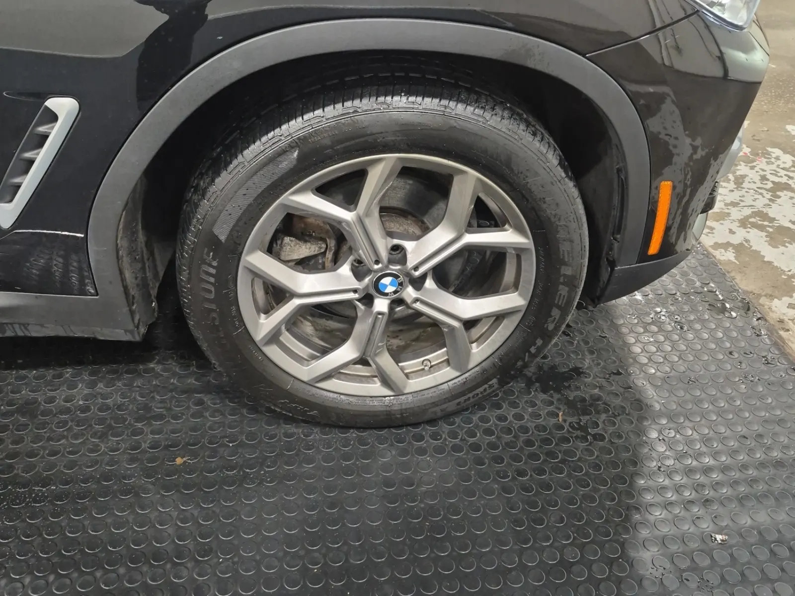 Right Front Wheel/Tire Photo