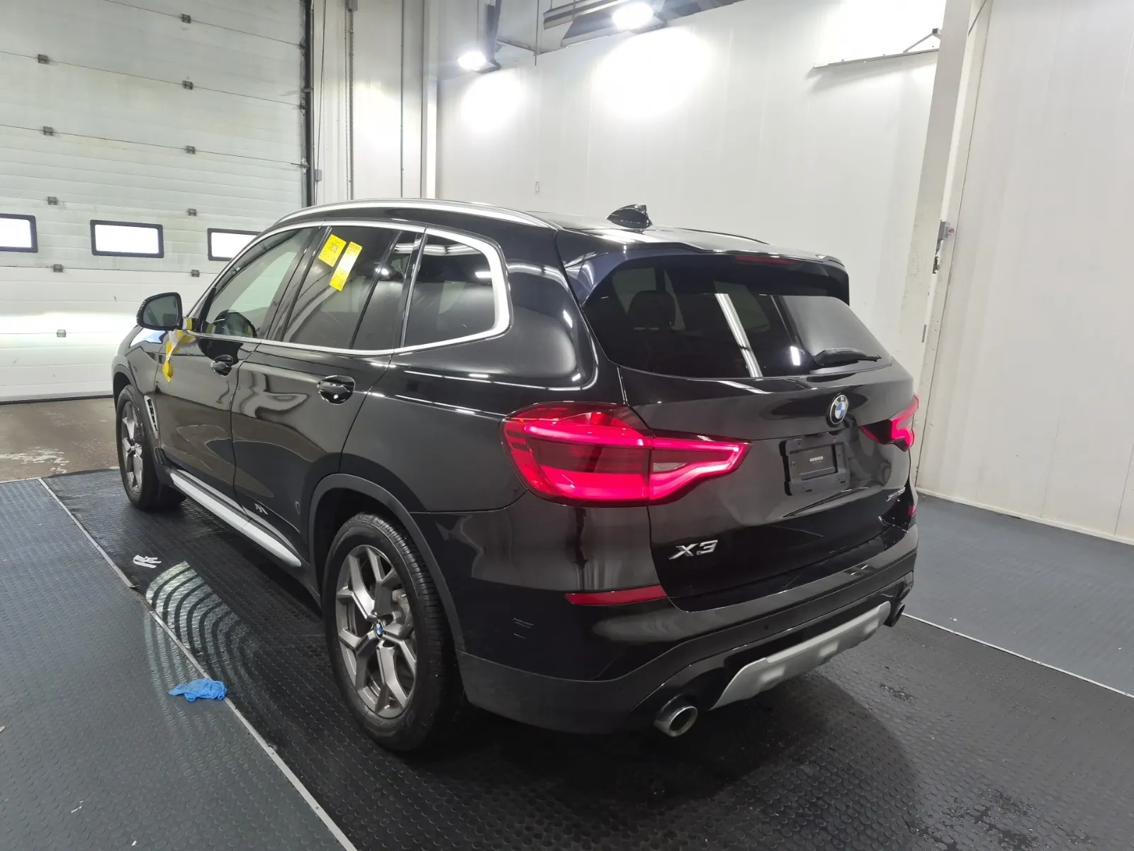 Driver Rear 3/4 Photo