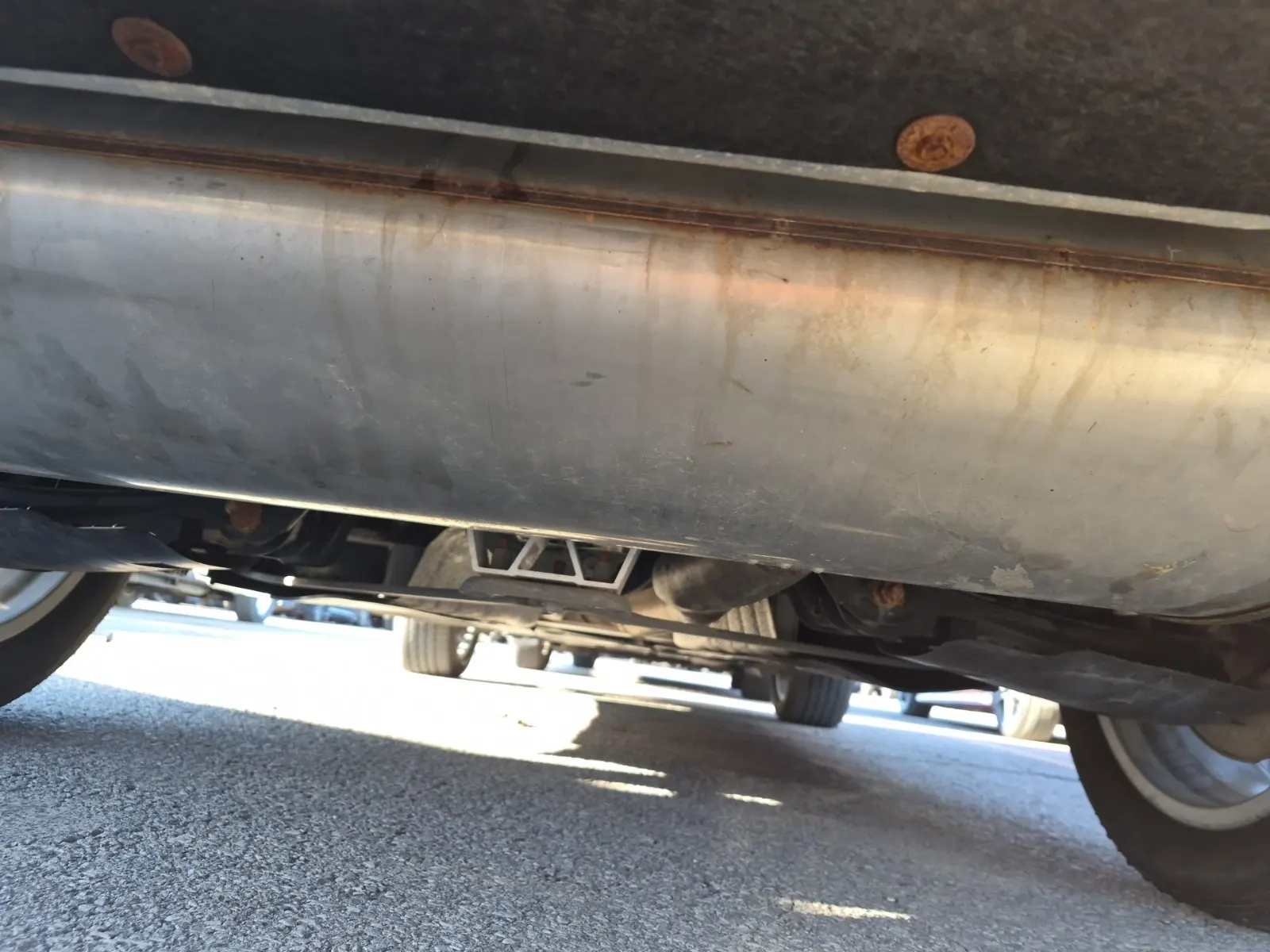Undercarriage - Rear Photo