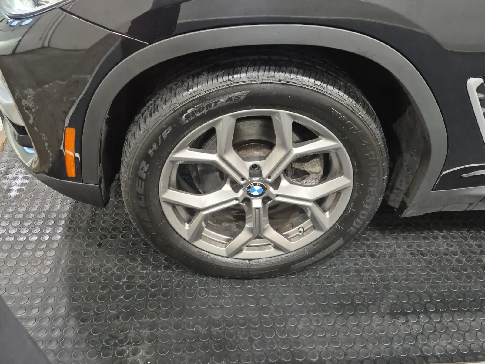 Front driver wheel/tire photo