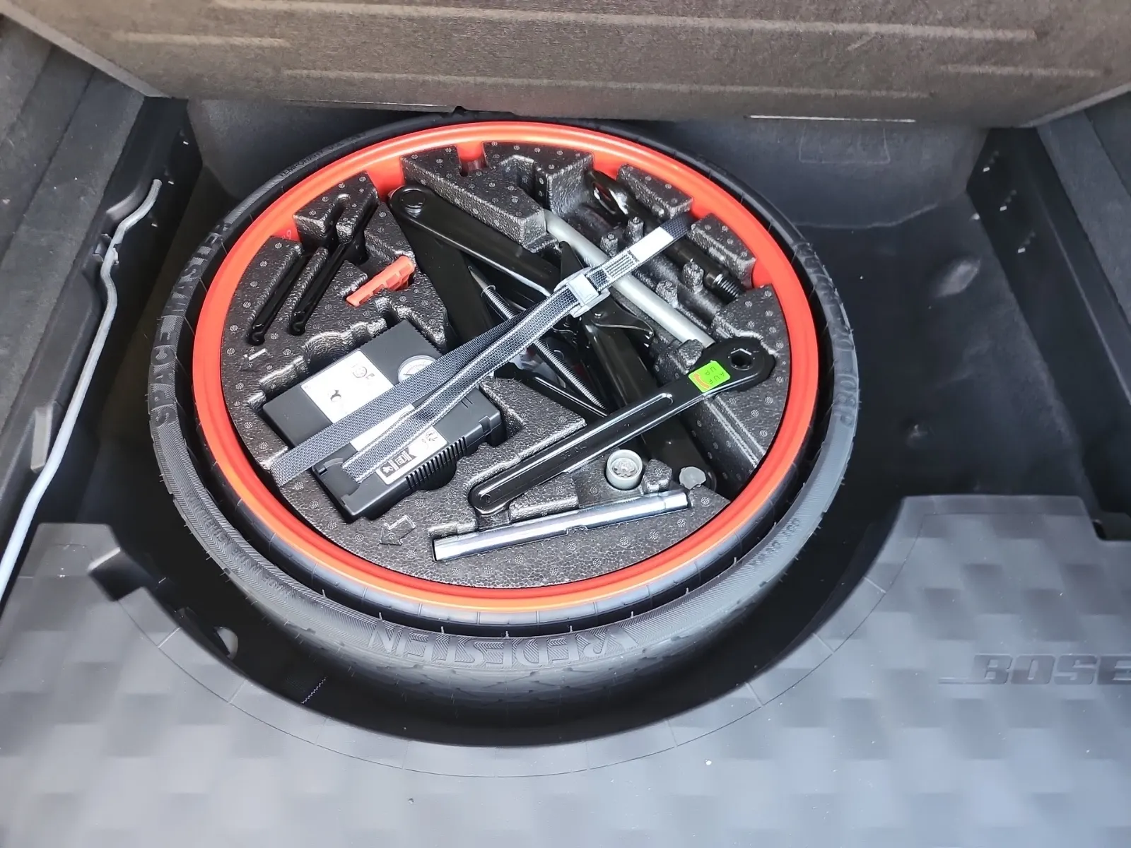 Spare Tire & Wheel Photo
