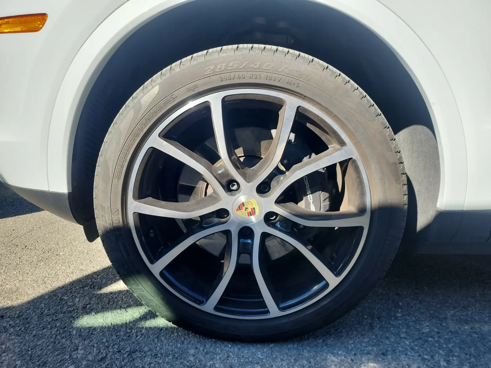 Front driver wheel/tire photo