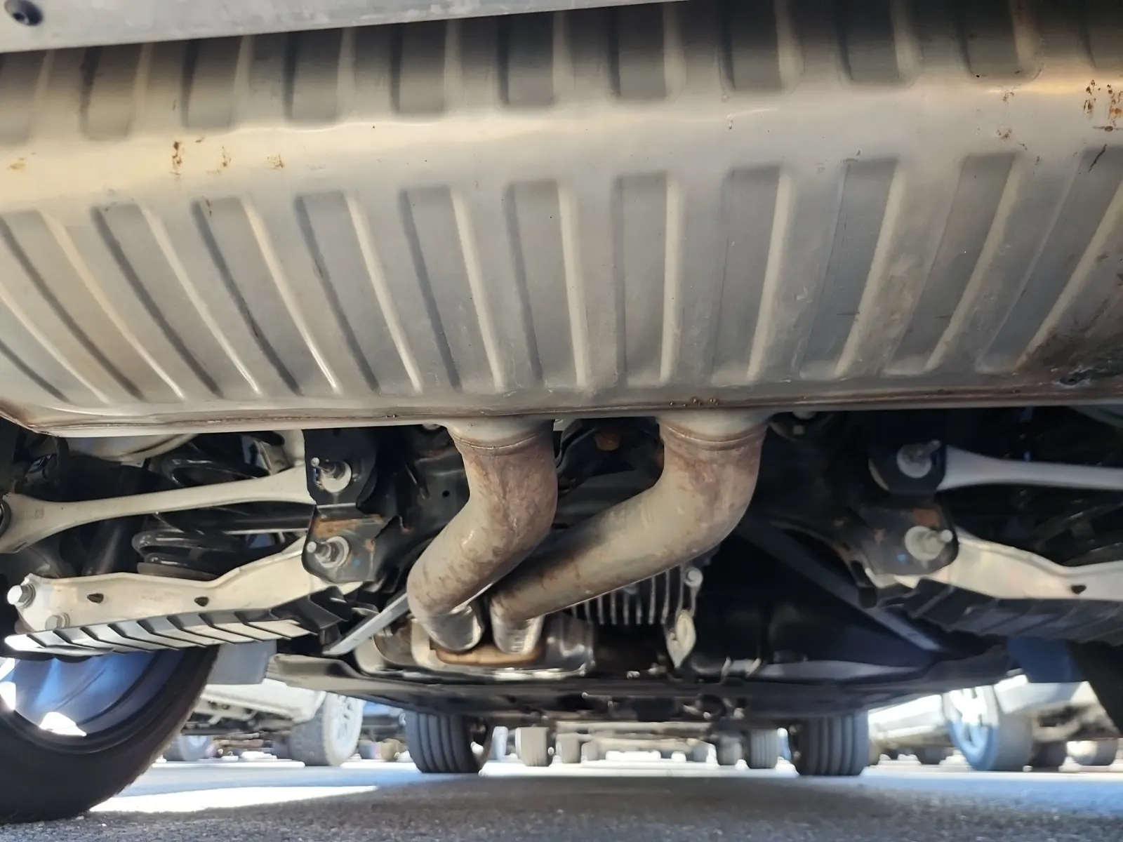 Undercarriage - Rear Photo