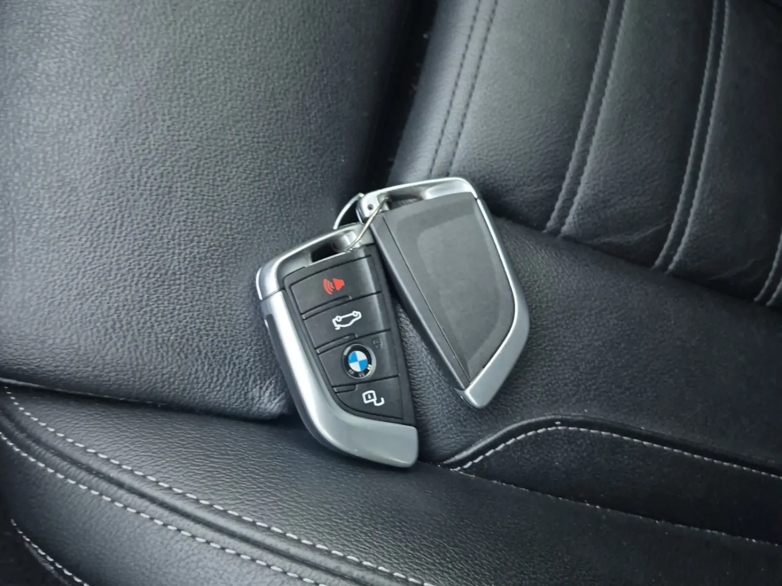 Keys/Fobs/Manual Photo