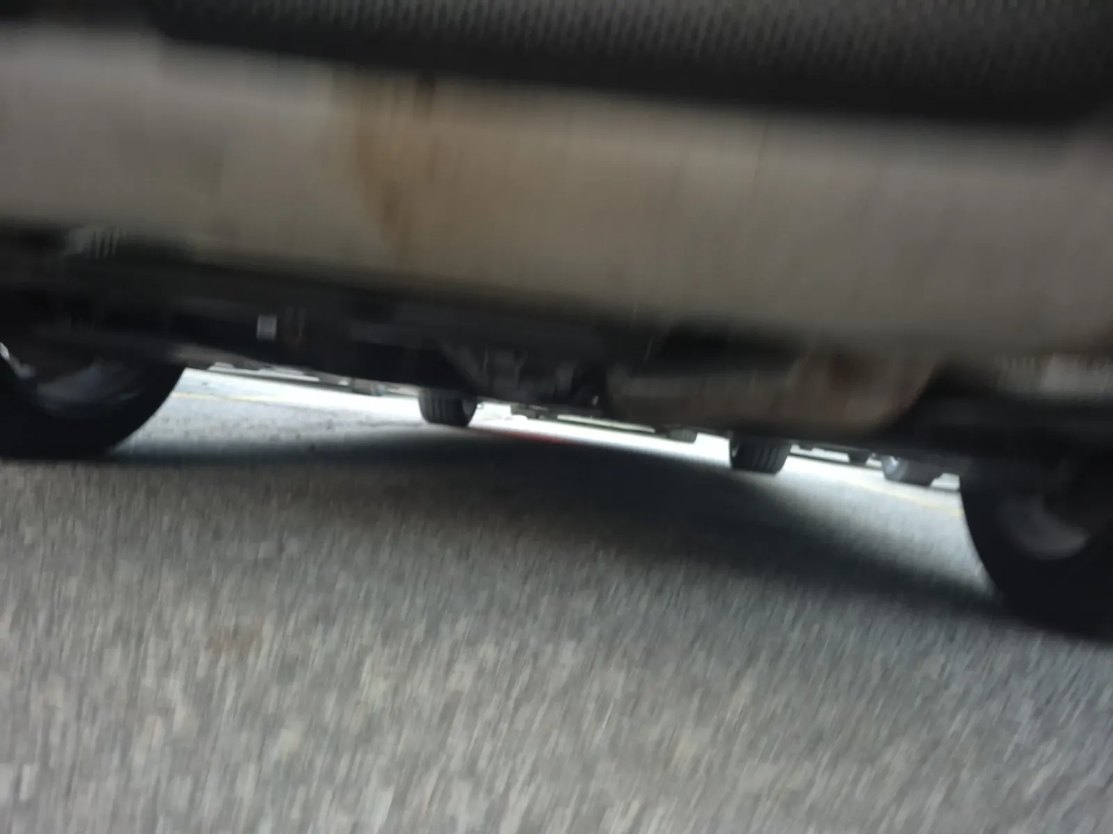 Undercarriage - Rear Photo