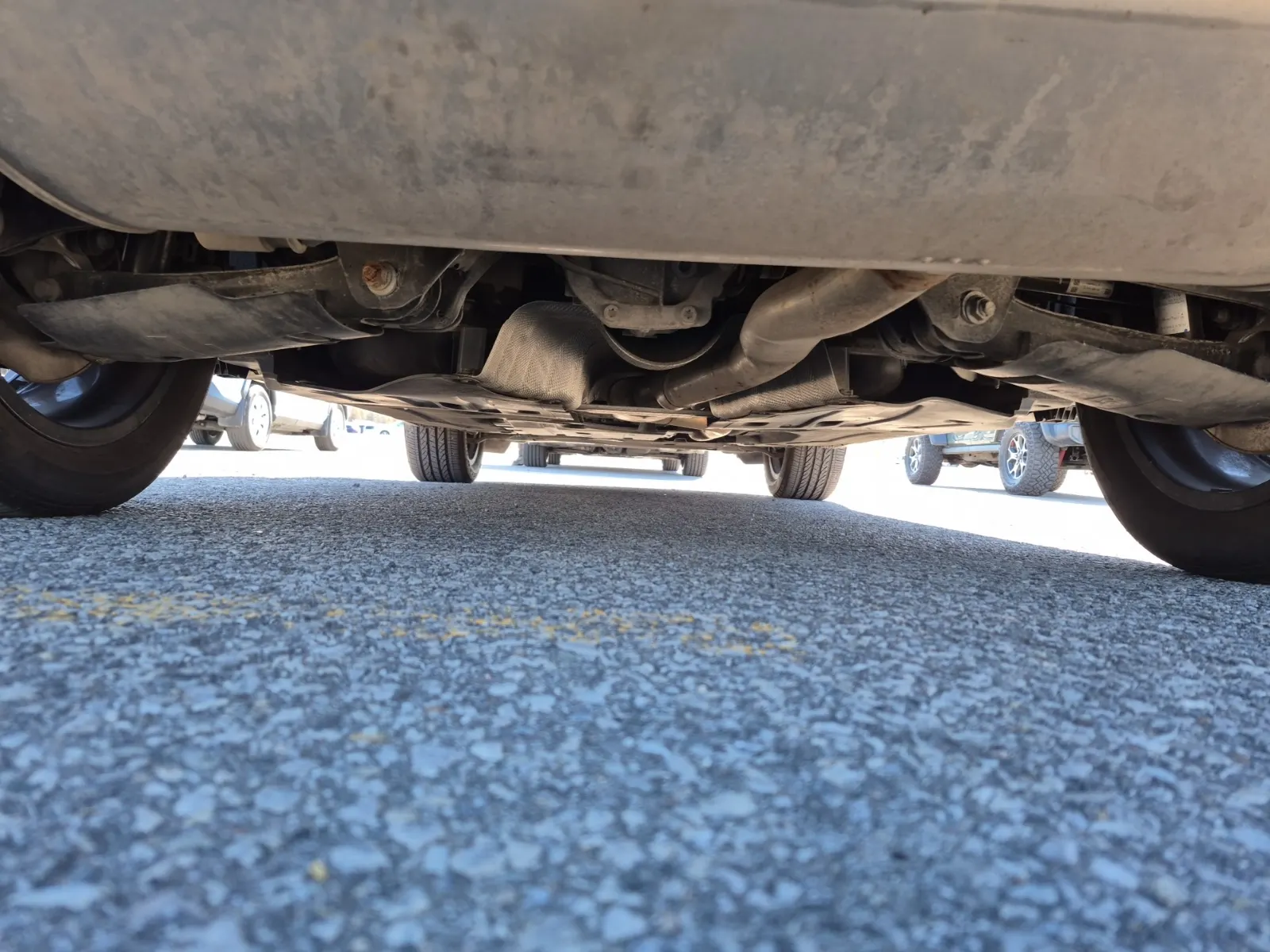Undercarriage - Rear Photo