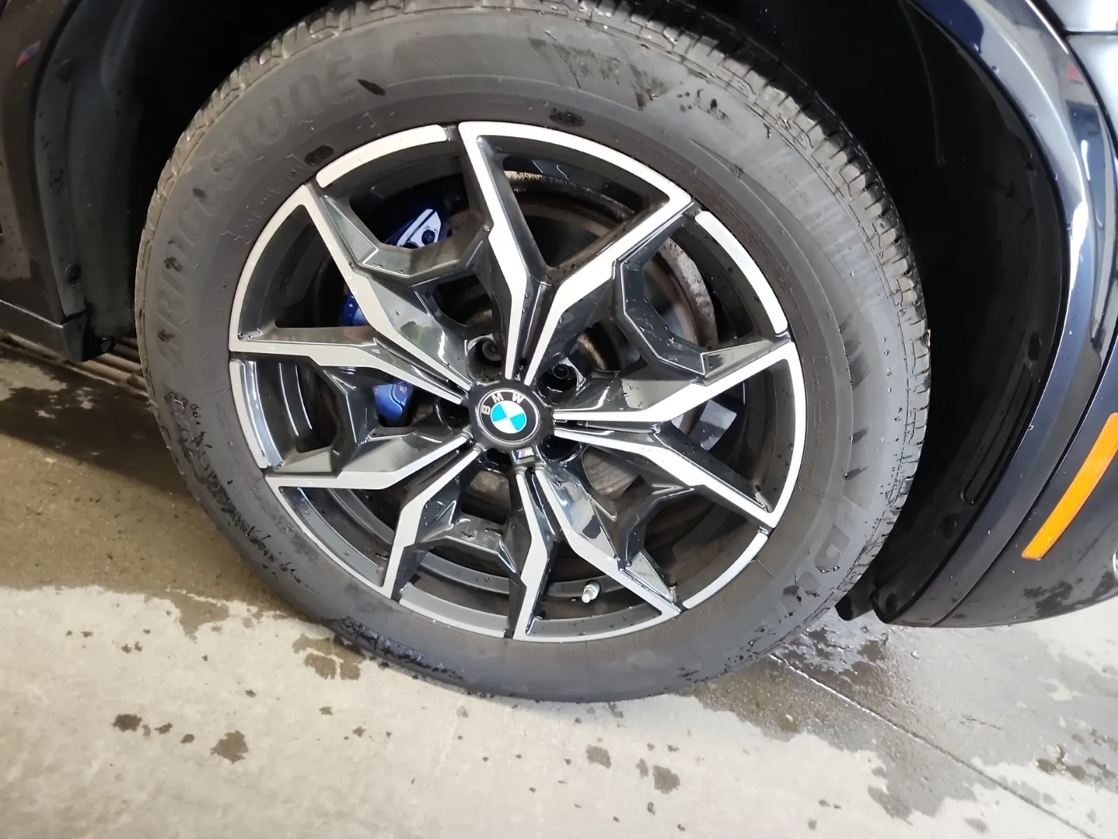 Right Front Wheel/Tire Photo