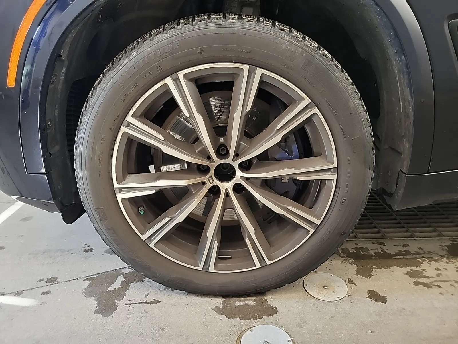 Front driver wheel/tire photo