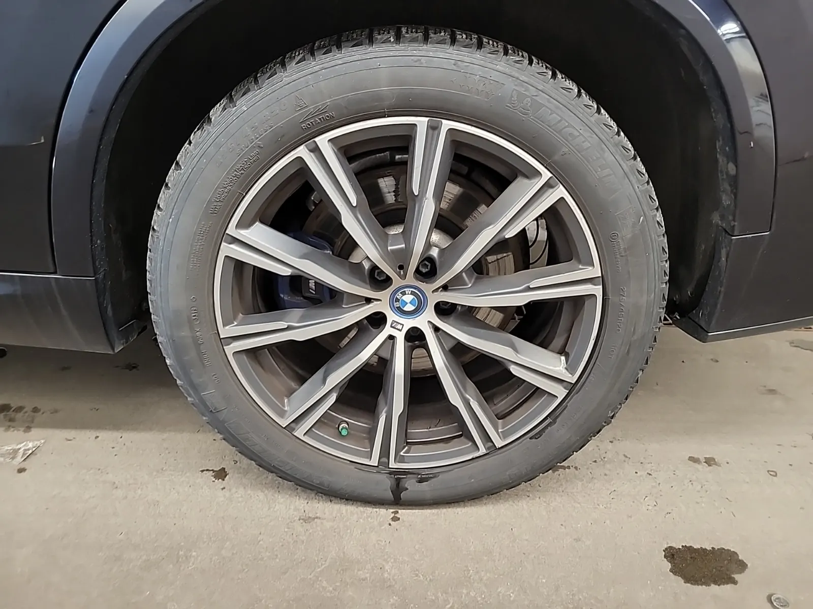 Left Rear Wheel/Tire Photo