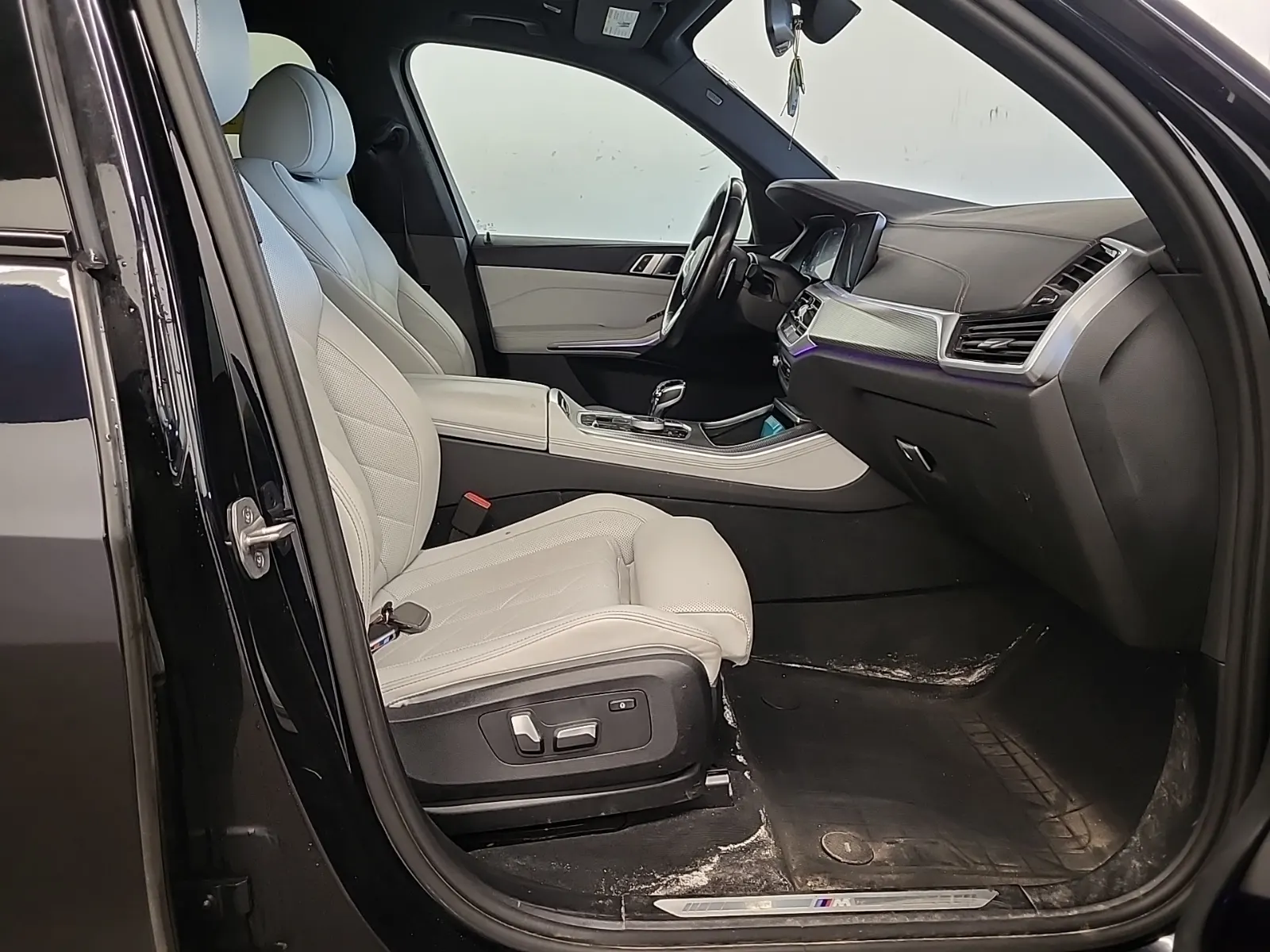 Right Side Interior Photo