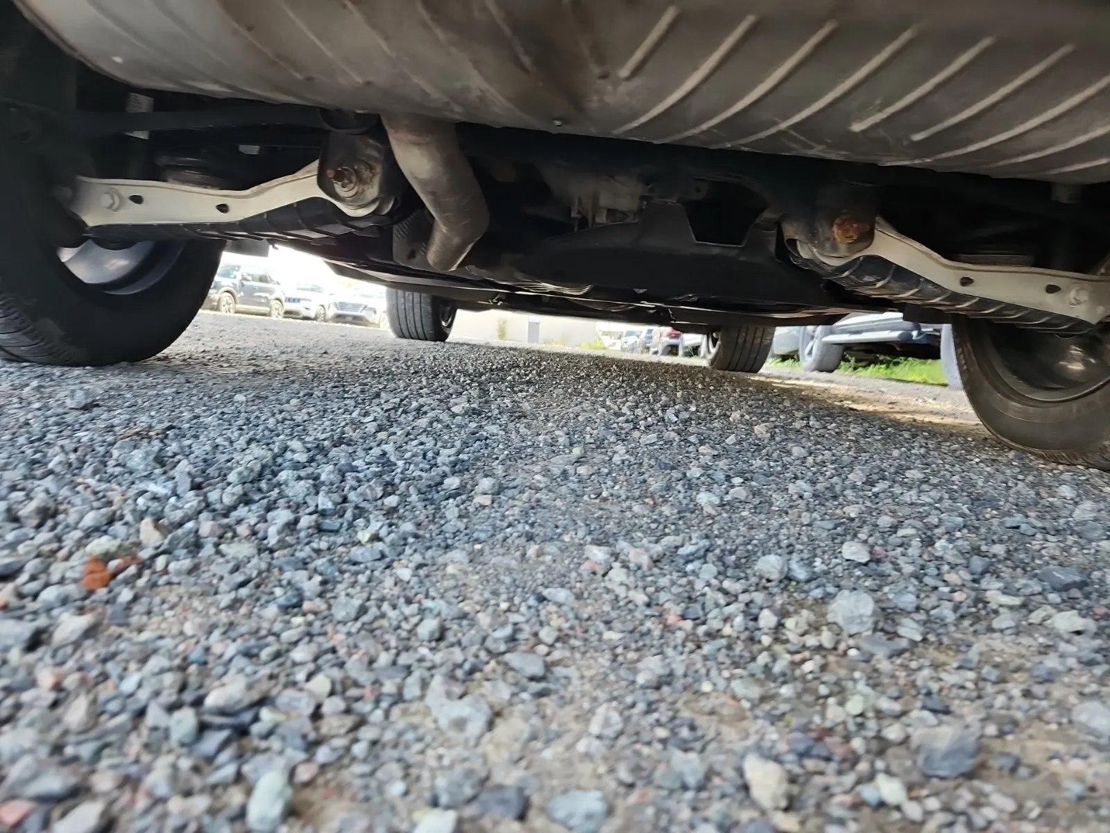 Undercarriage - Rear Photo