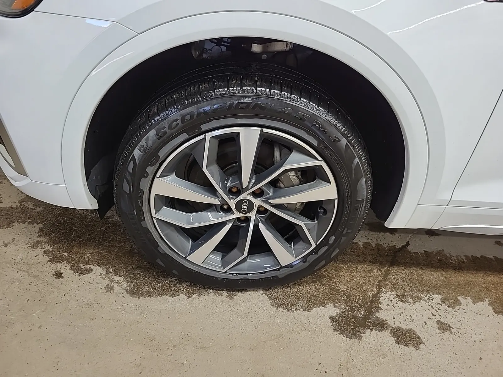 Front driver wheel/tire photo