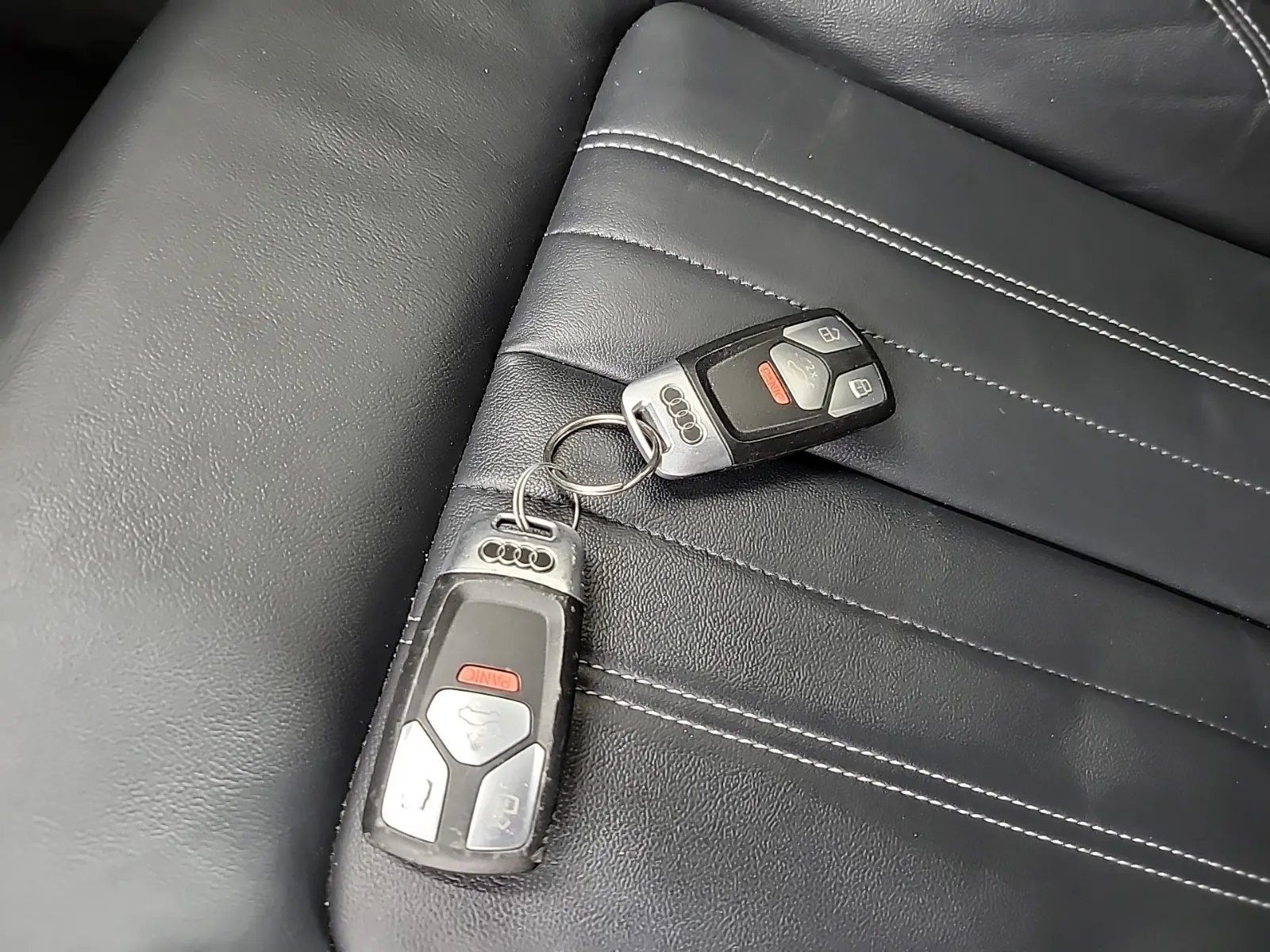 Keys/Fobs/Manual Photo