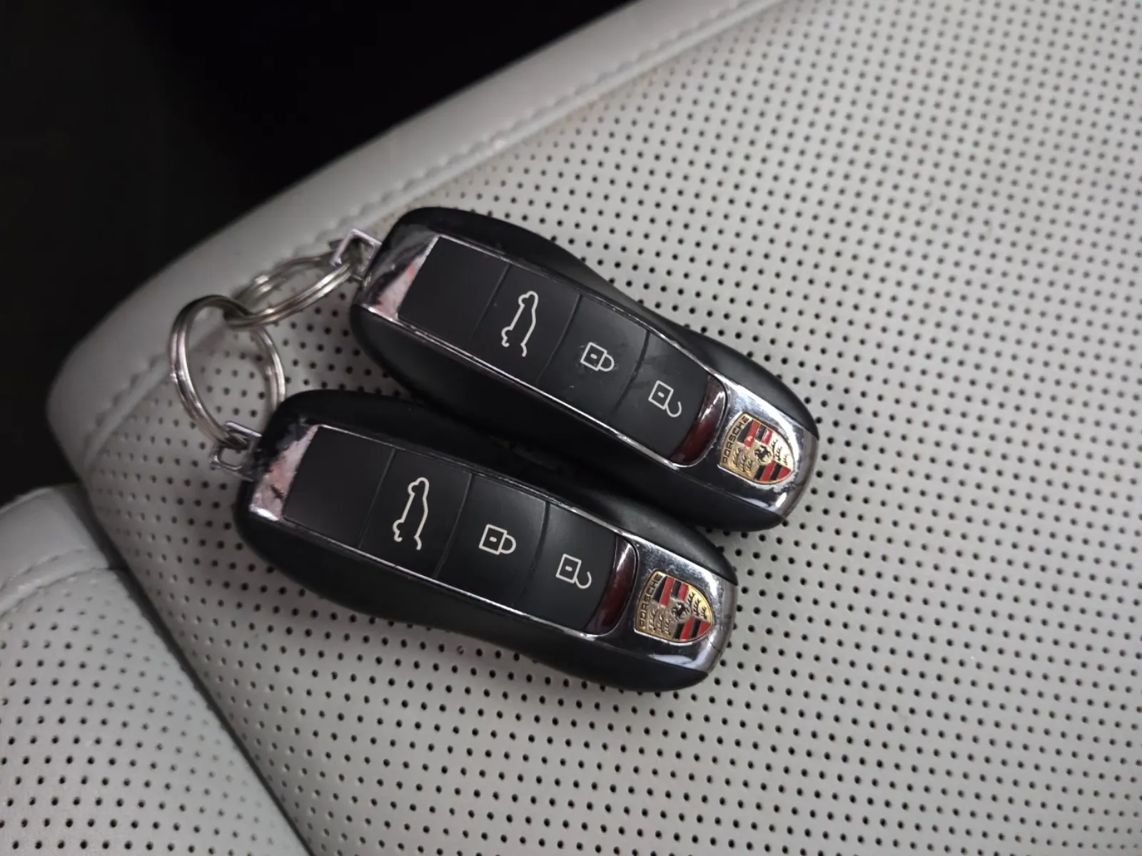 Keys/Fobs/Manual Photo