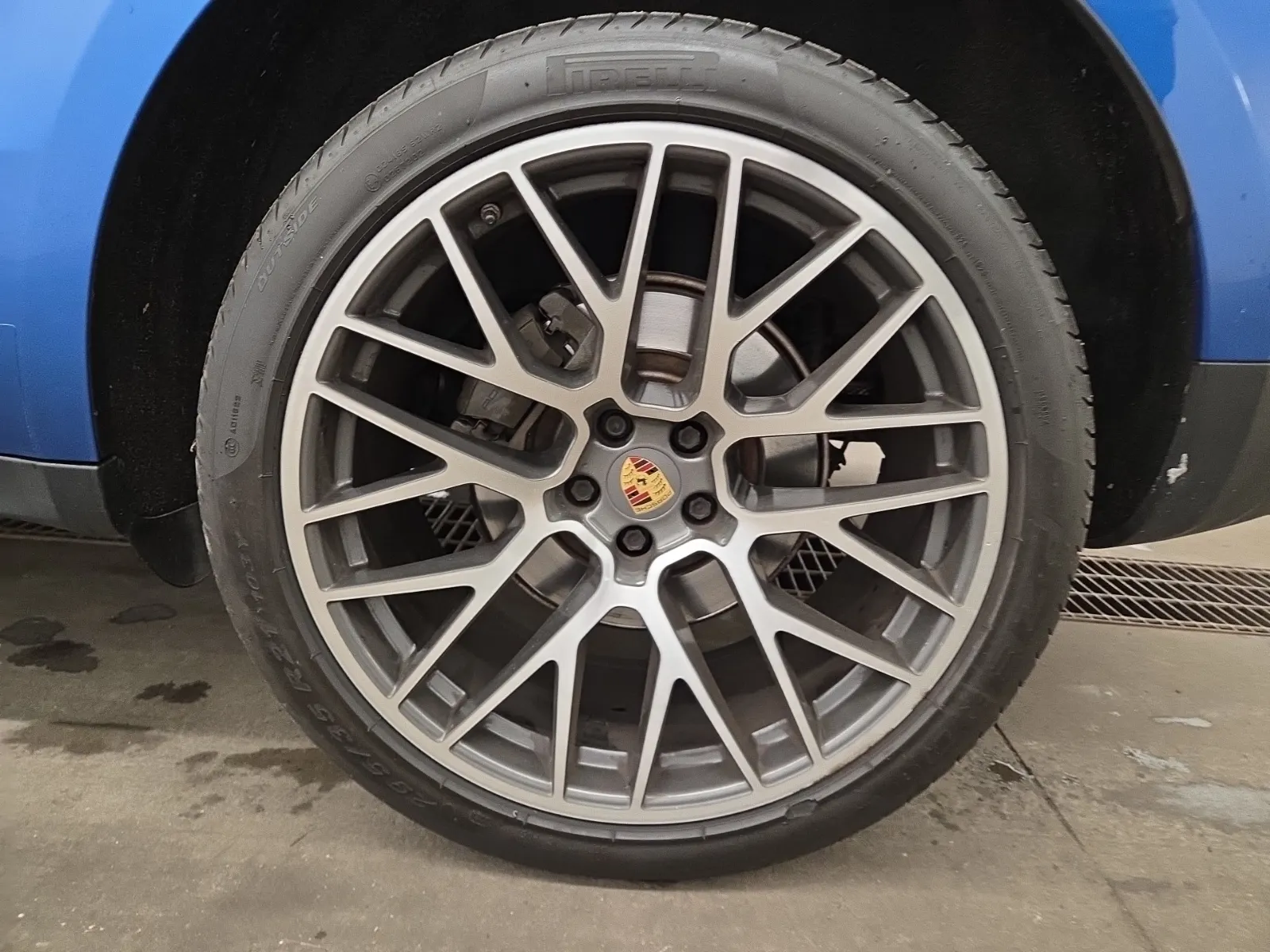 Left Rear Wheel/Tire Photo