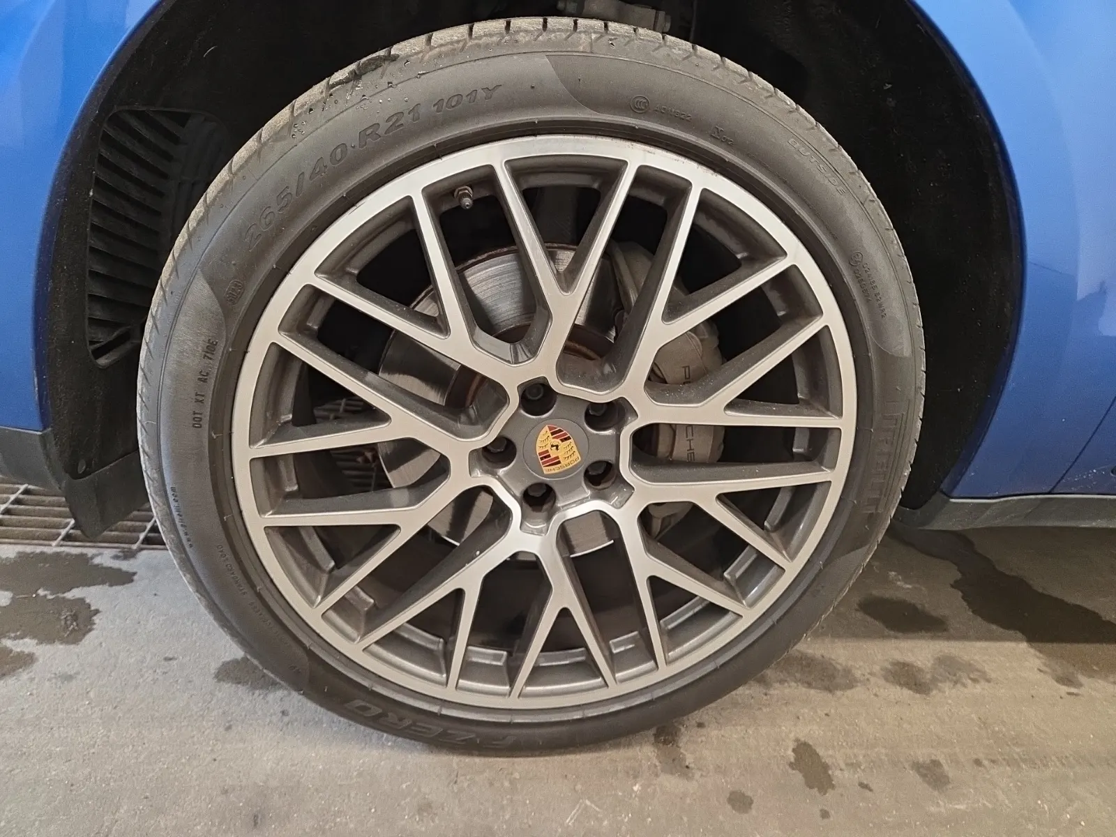 Front driver wheel/tire photo