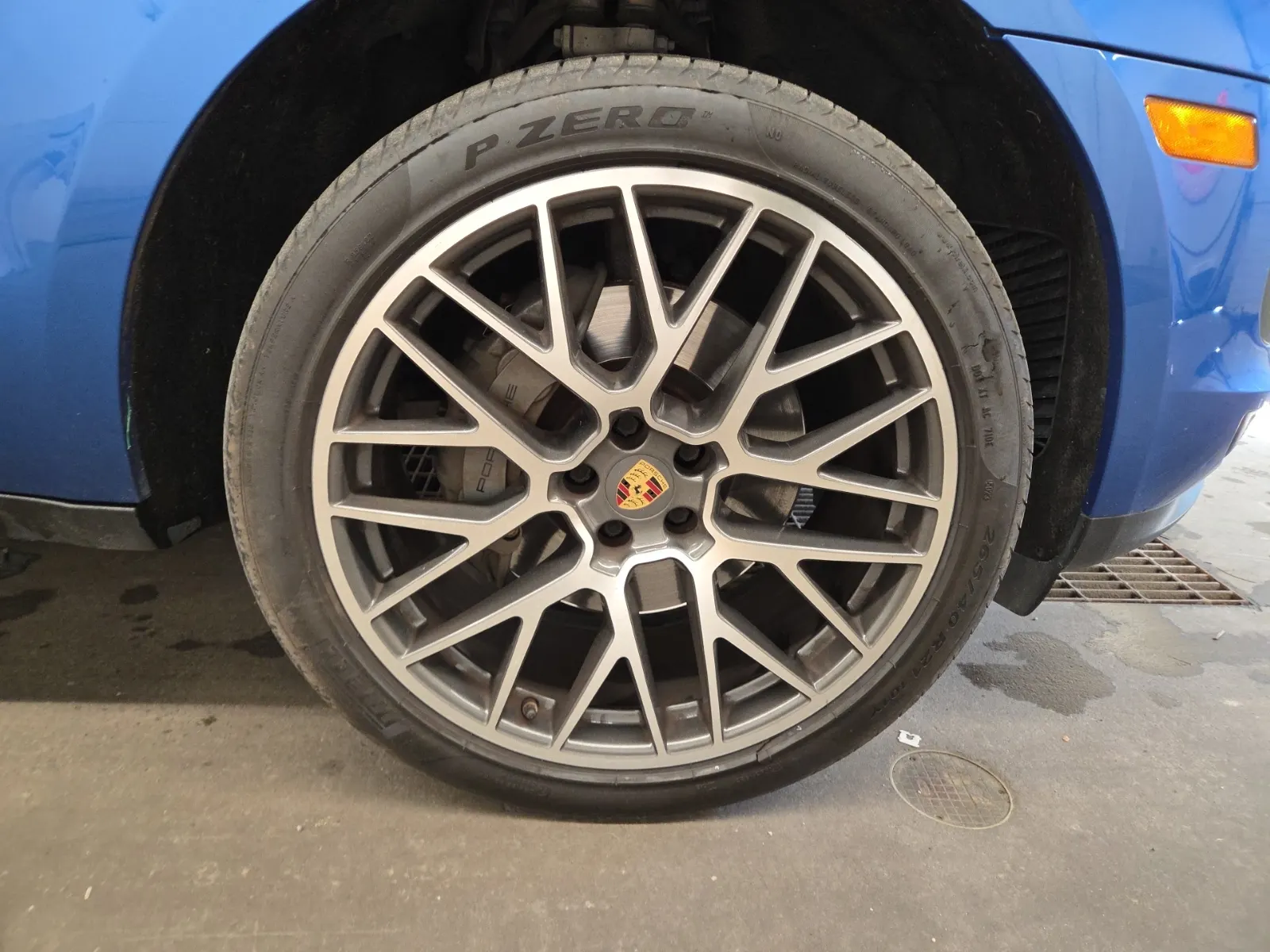 Right Front Wheel/Tire Photo