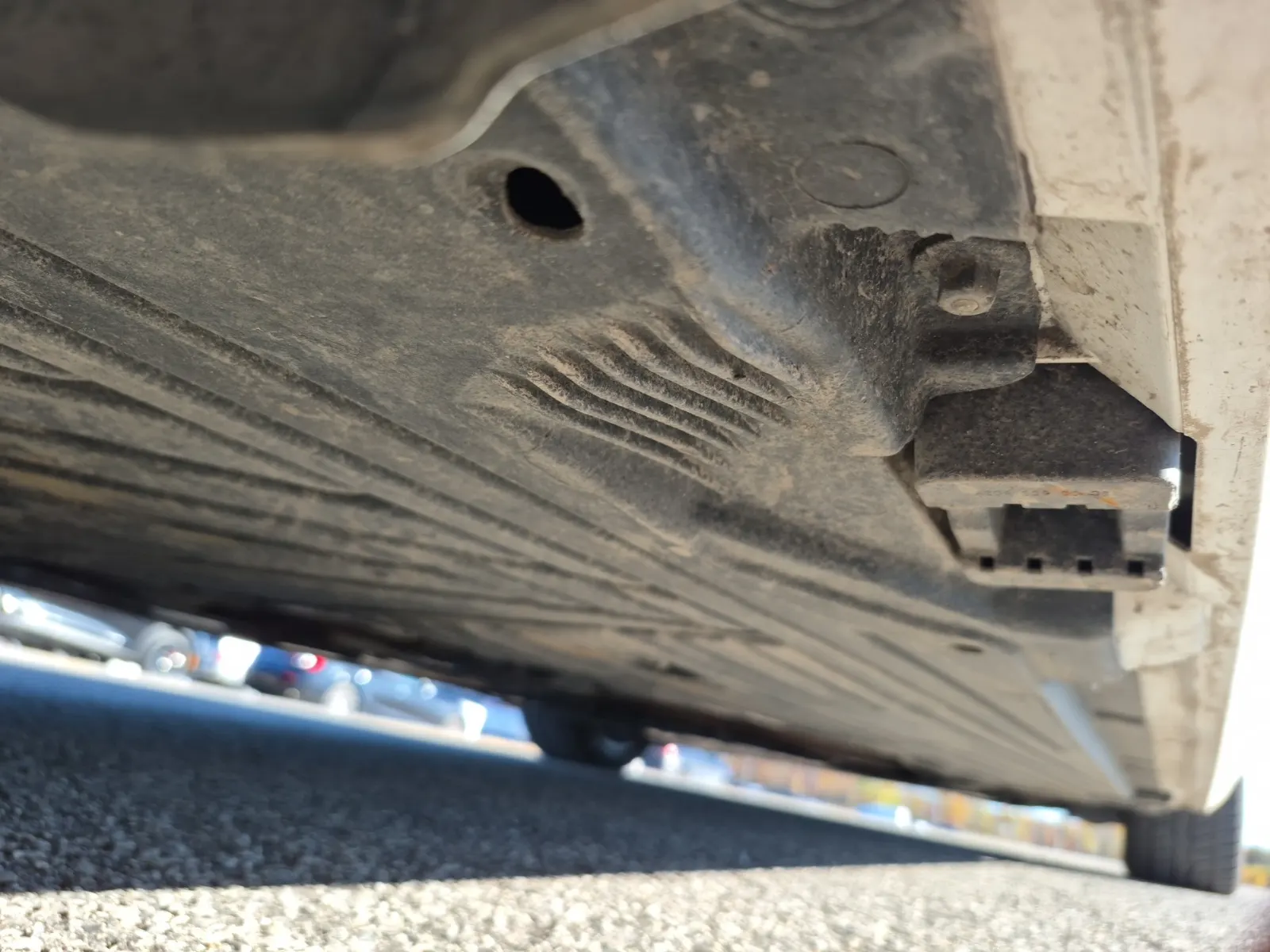 Undercarriage - Passenger Photo