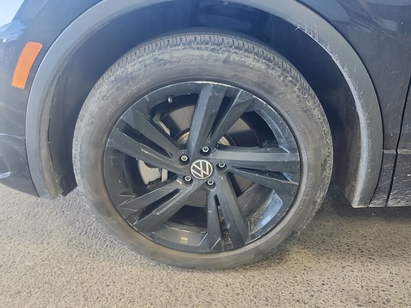 Front driver wheel/tire photo