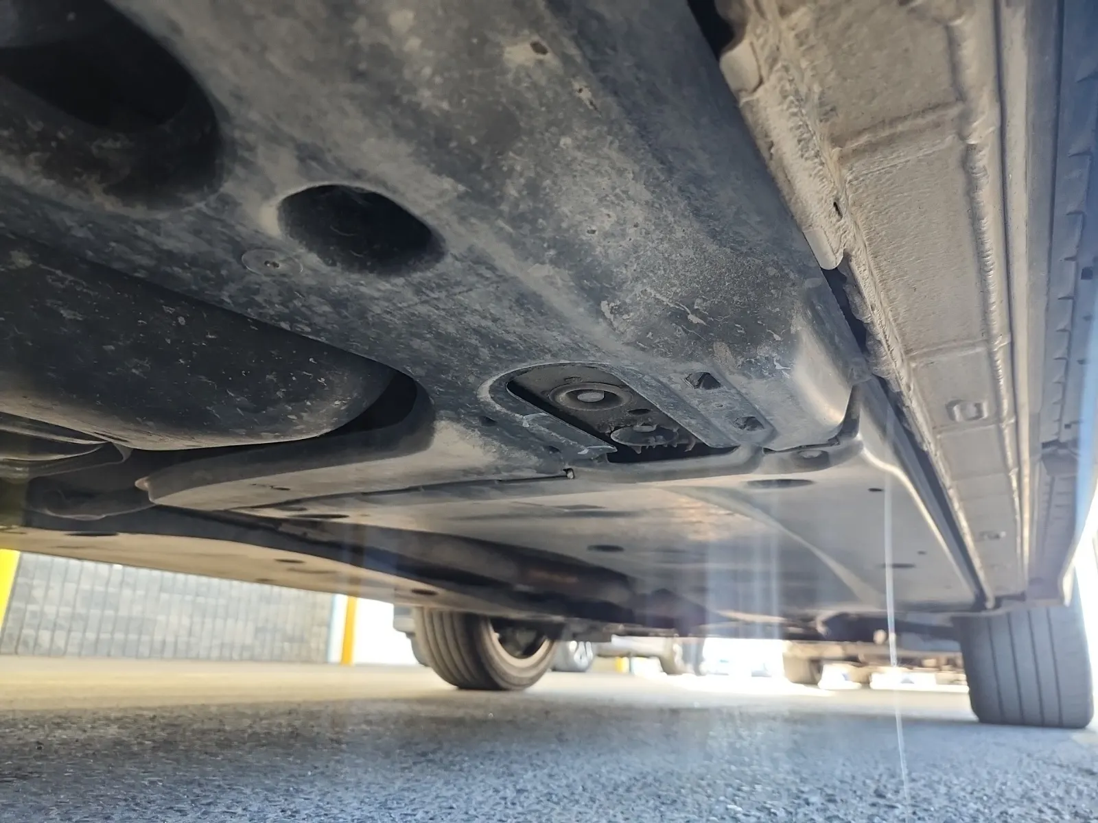 Undercarriage - Passenger Photo