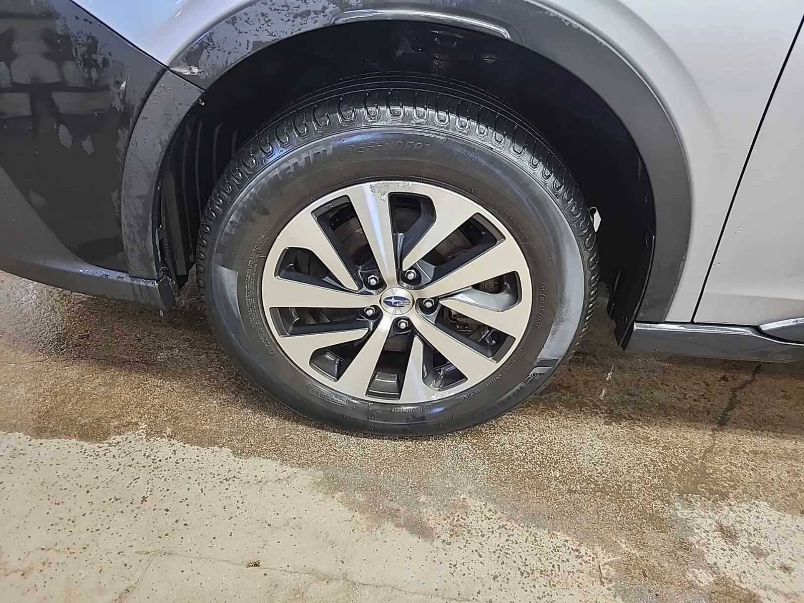 Front driver wheel/tire photo