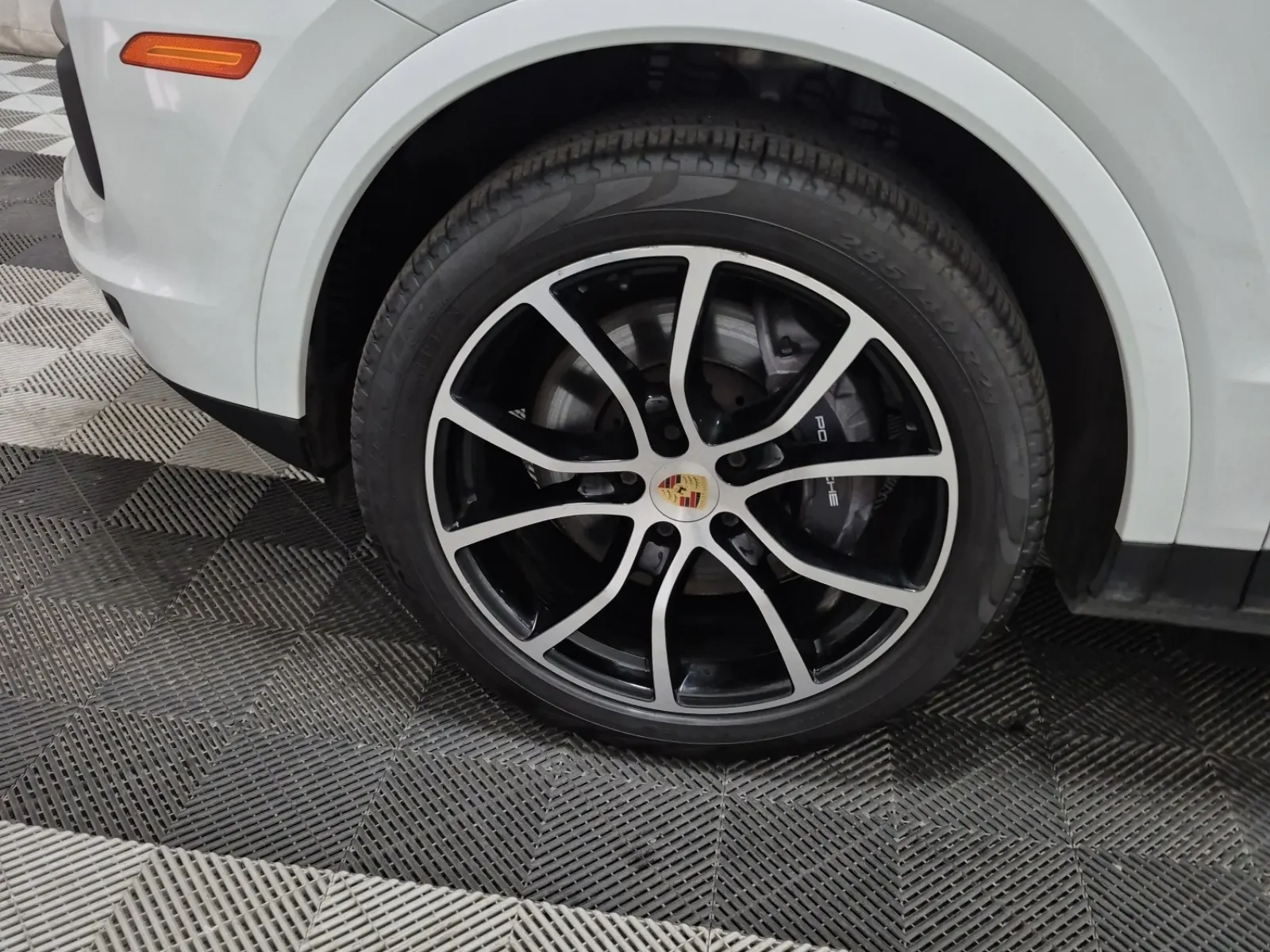 Front driver wheel/tire photo