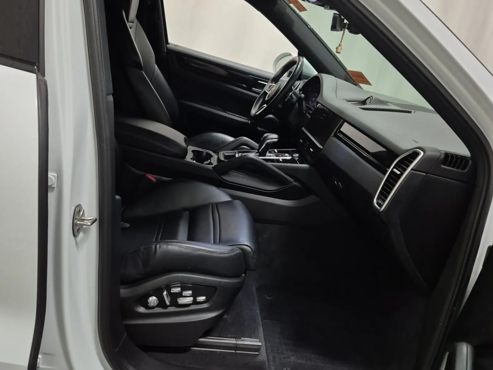 Right Side Interior Photo