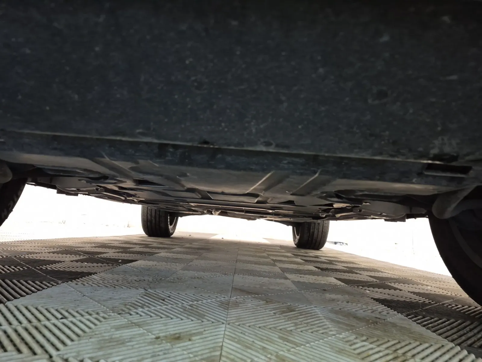 Undercarriage - Front Photo