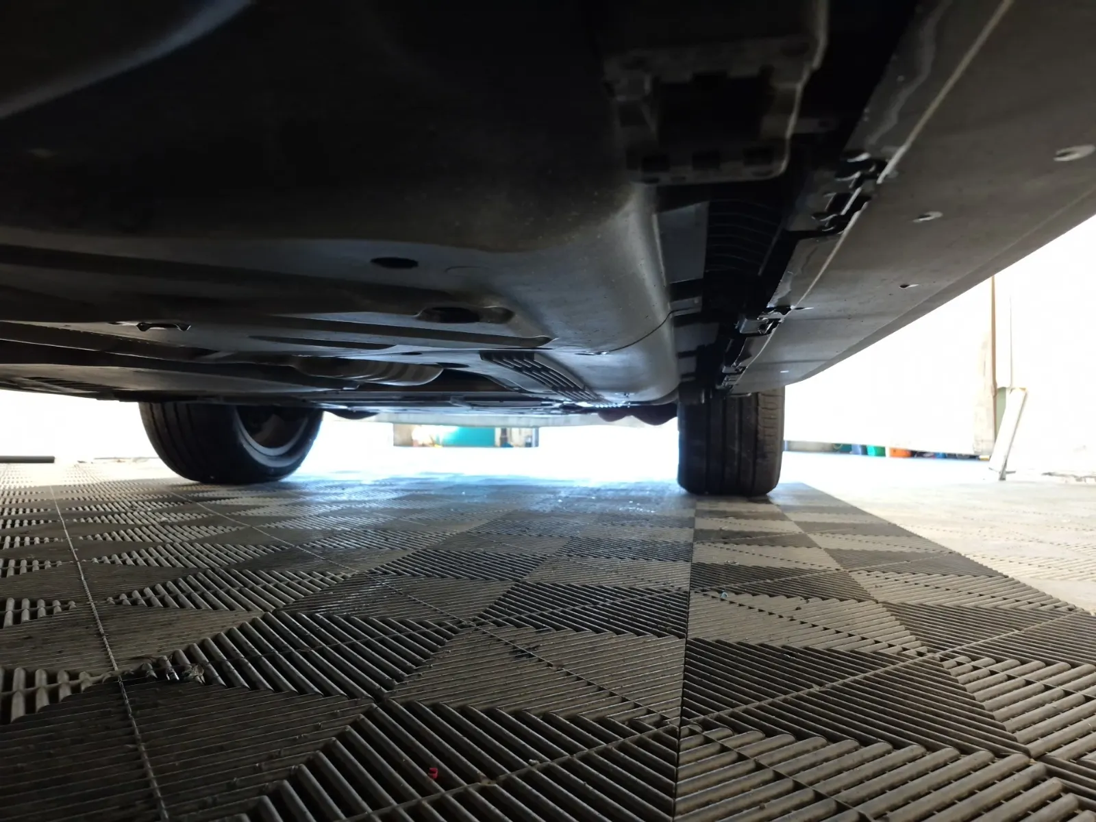 Undercarriage - Passenger Photo