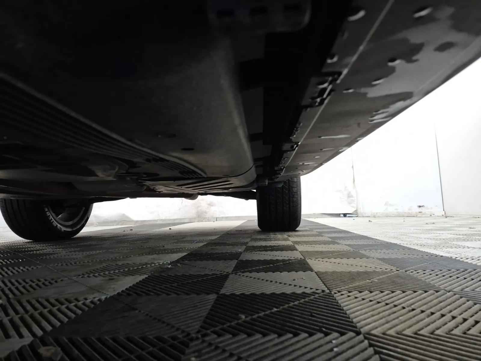 Undercarriage - Driver Photo