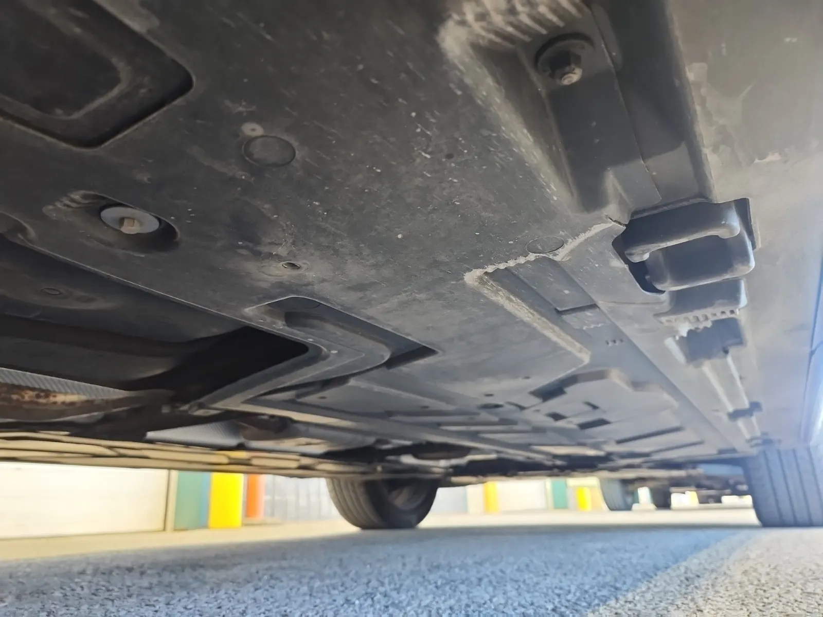 Undercarriage - Passenger Photo