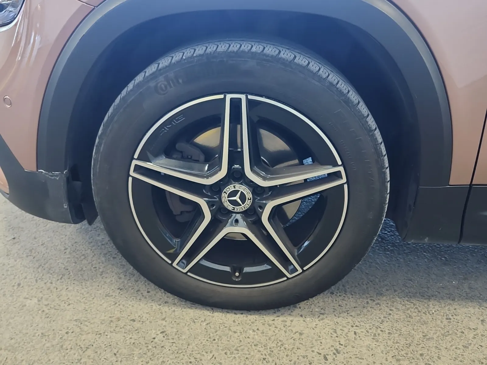 Front driver wheel/tire photo