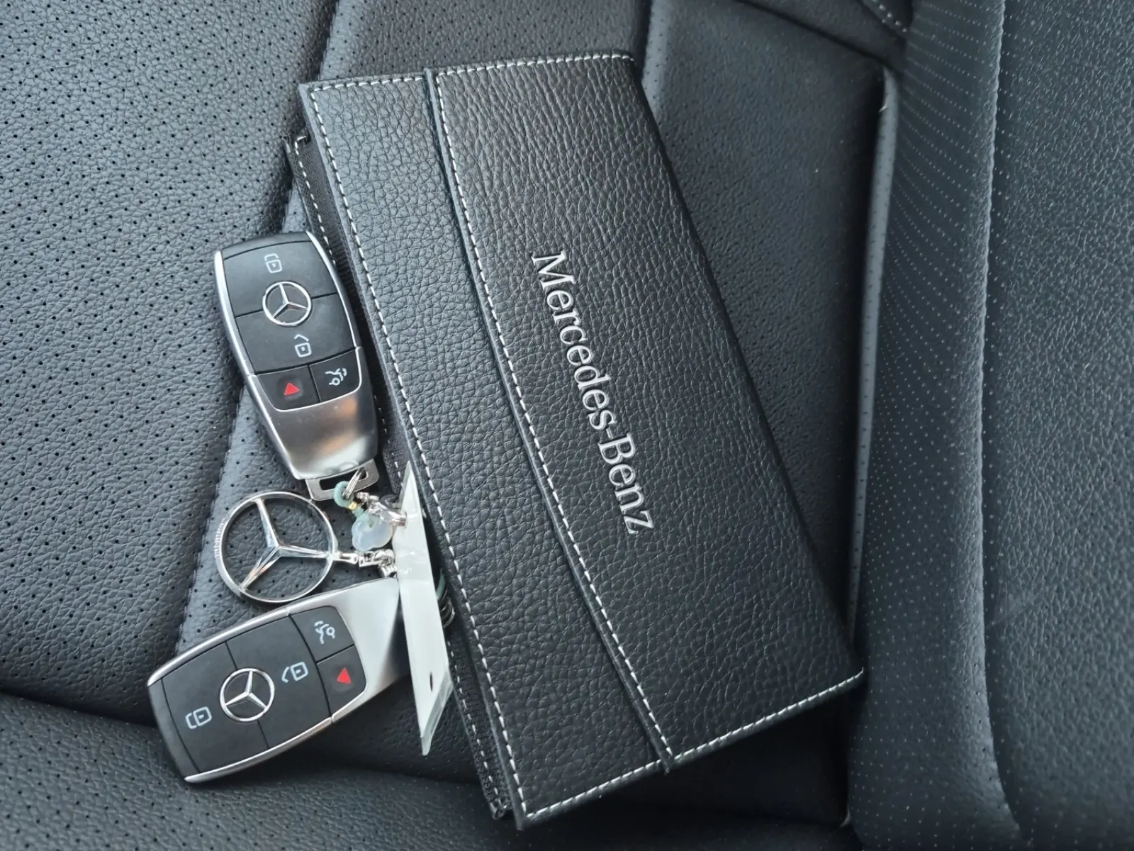 Keys/Fobs/Manual Photo