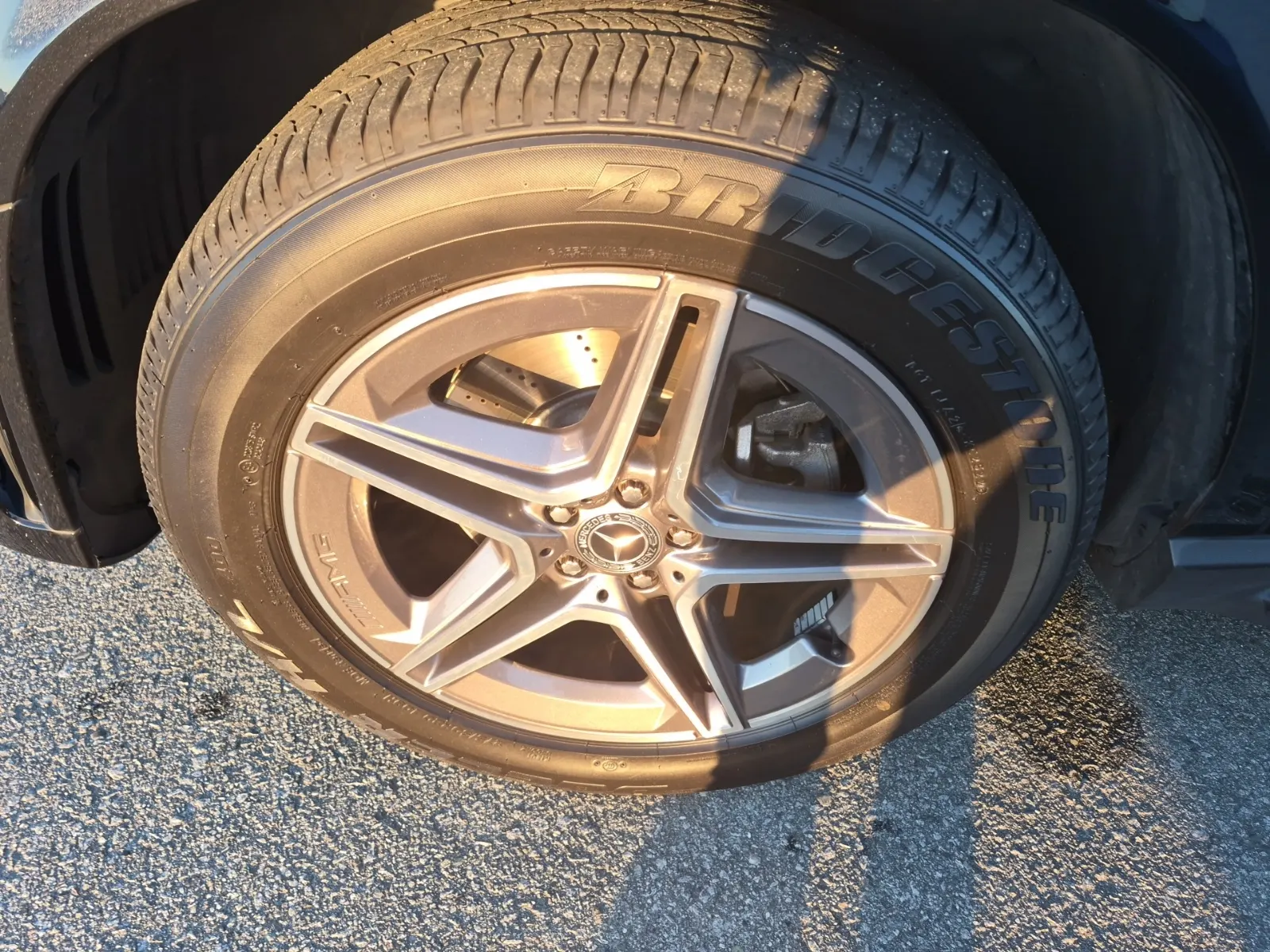 Front driver wheel/tire photo