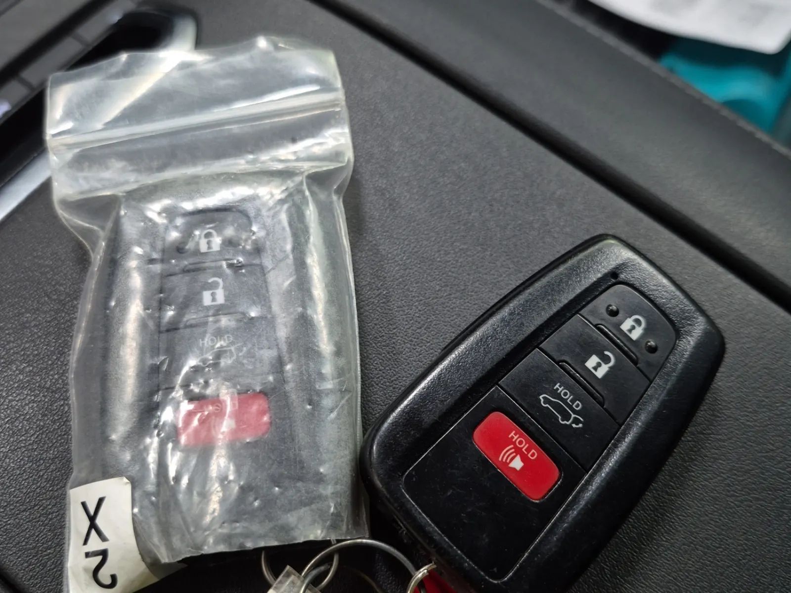 Keys/Fobs/Manual Photo