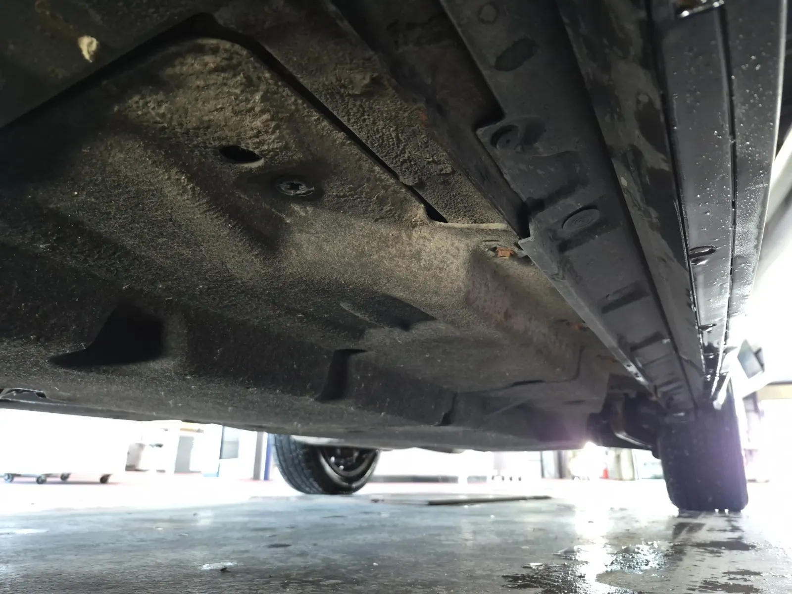 Undercarriage - Driver Photo