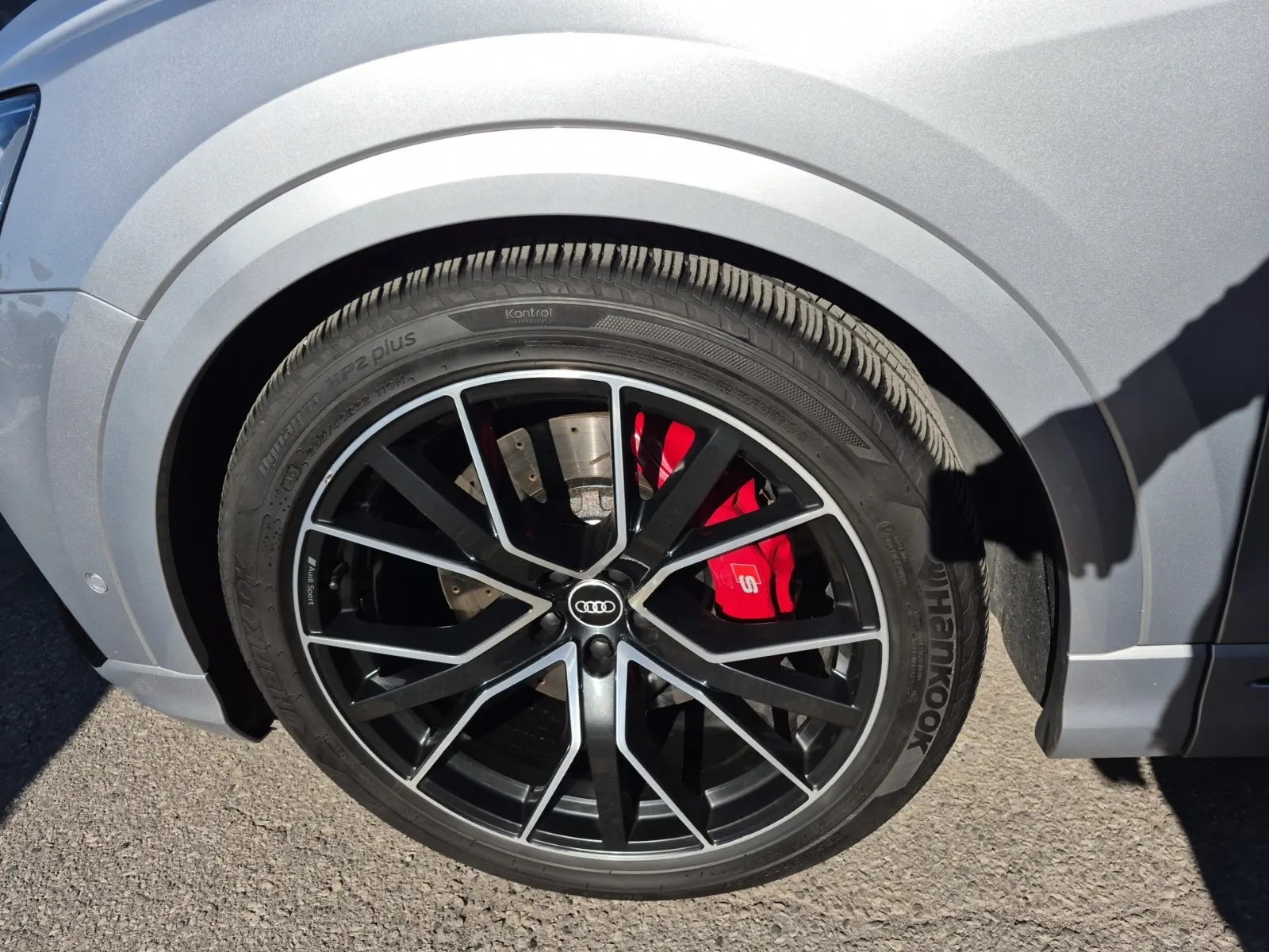 Front driver wheel/tire photo