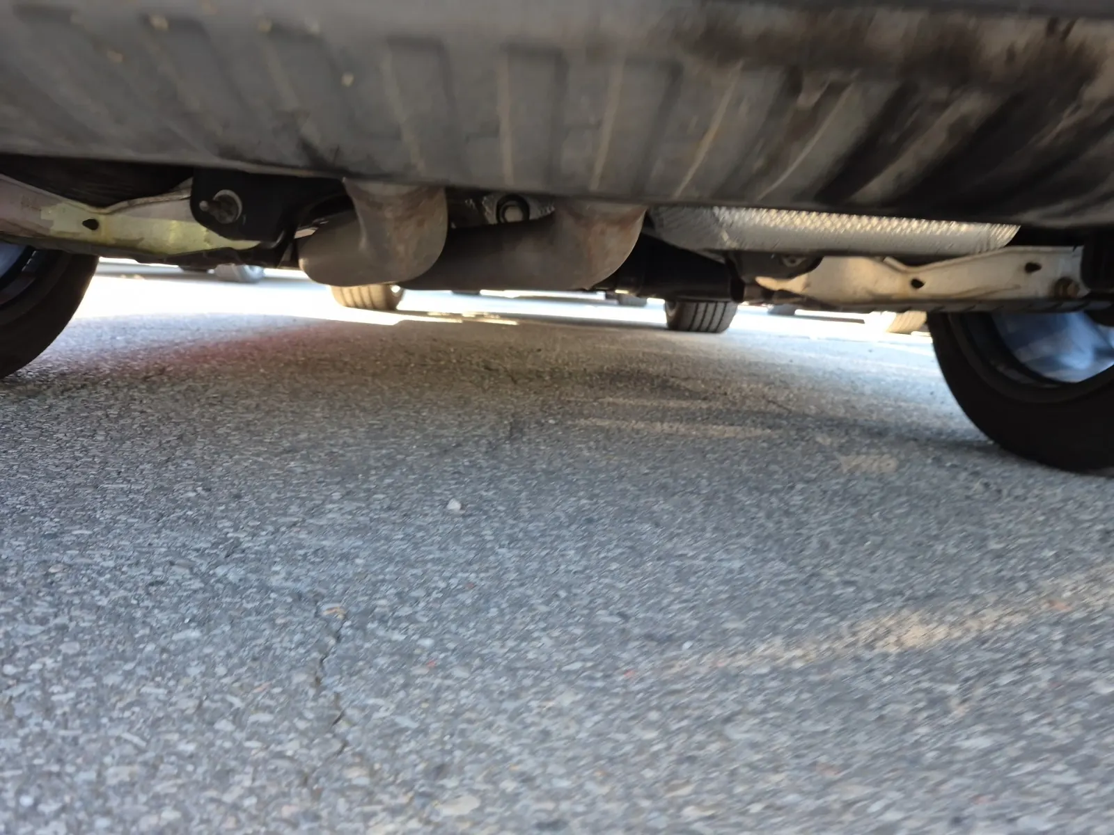 Undercarriage - Rear Photo