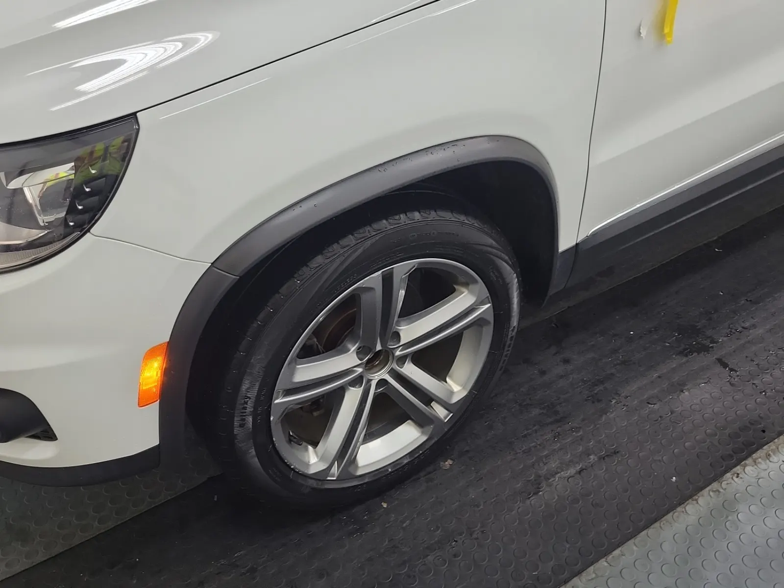 Front driver wheel/tire photo
