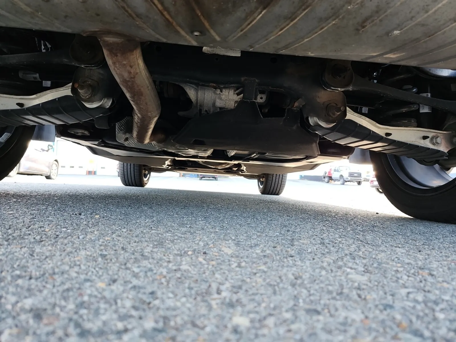 Undercarriage - Rear Photo