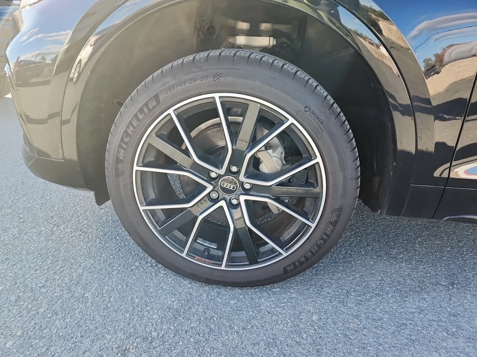 Front driver wheel/tire photo